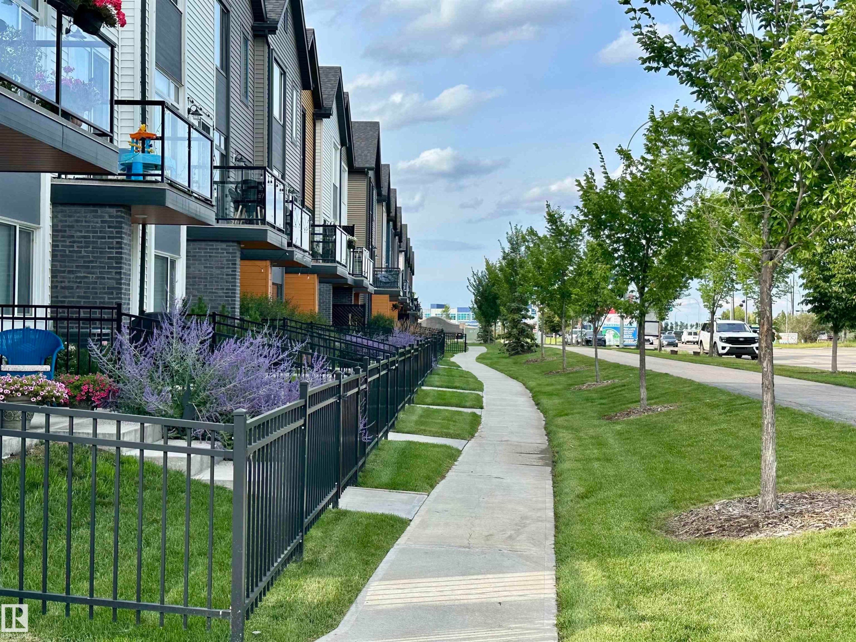 72 1010 Rabbit Hill Road, Edmonton, AB - Outdoor