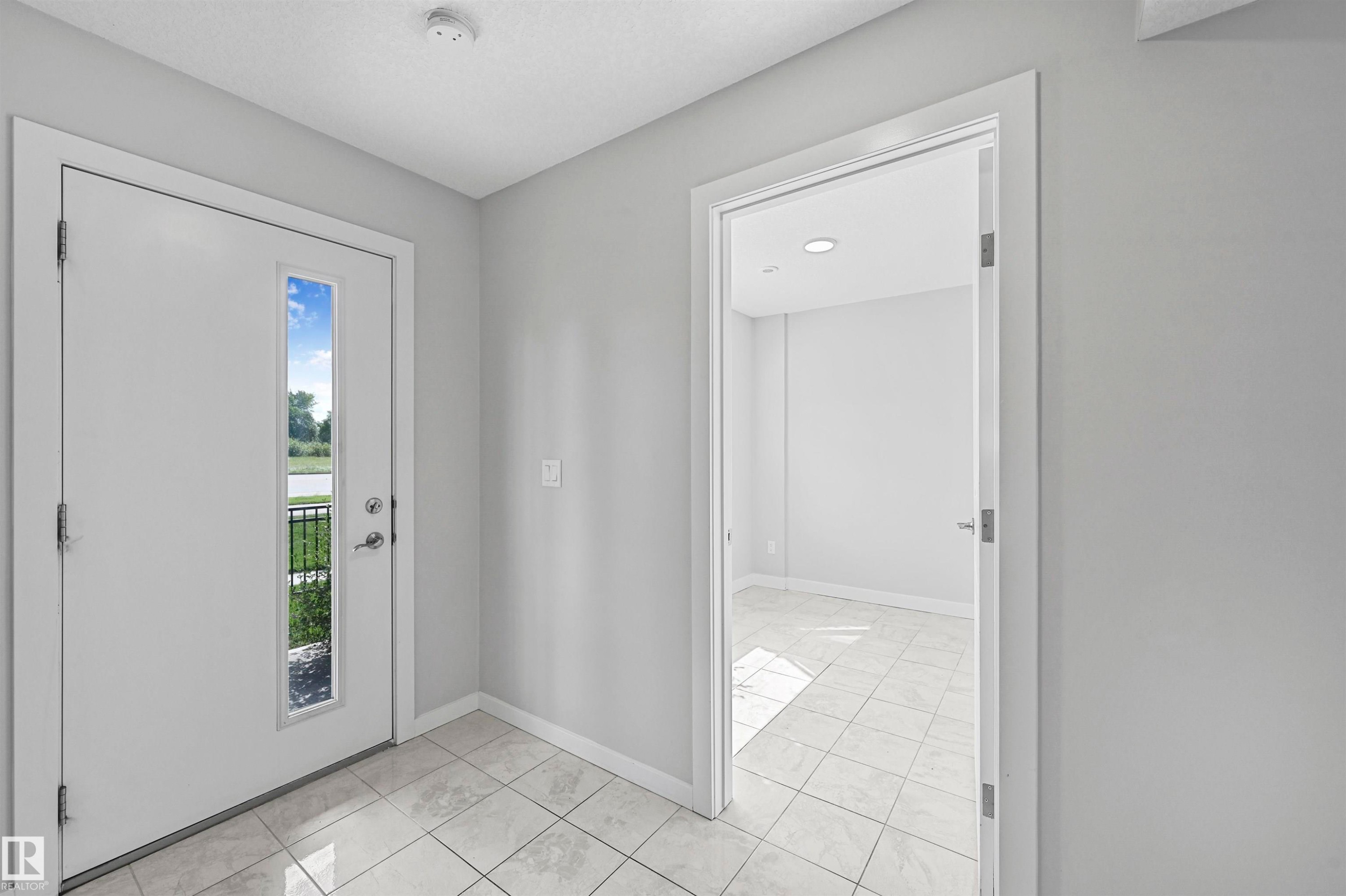 72 1010 Rabbit Hill Road, Edmonton, AB - Indoor Photo Showing Other Room