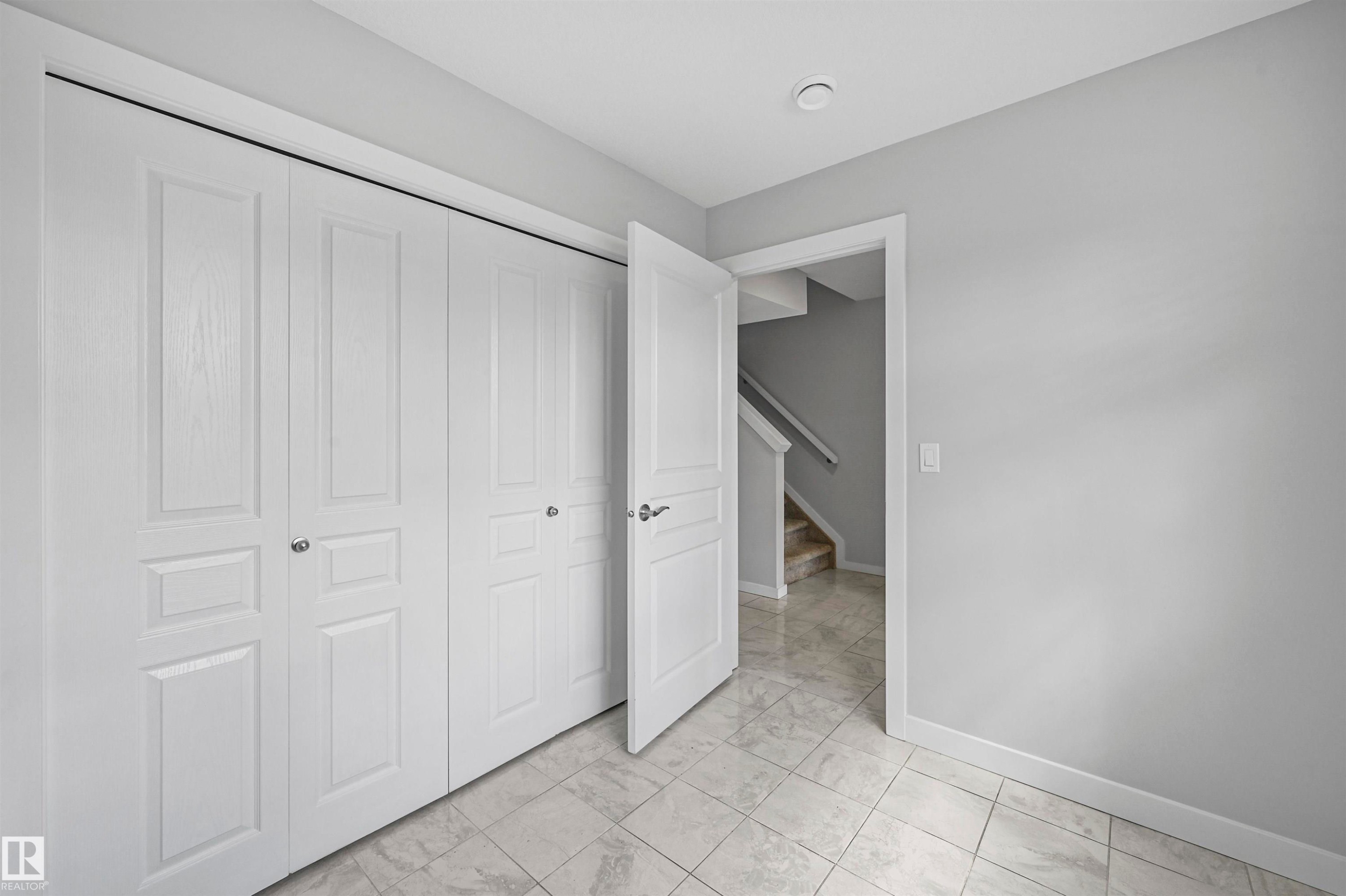 72 1010 Rabbit Hill Road, Edmonton, AB - Indoor Photo Showing Other Room