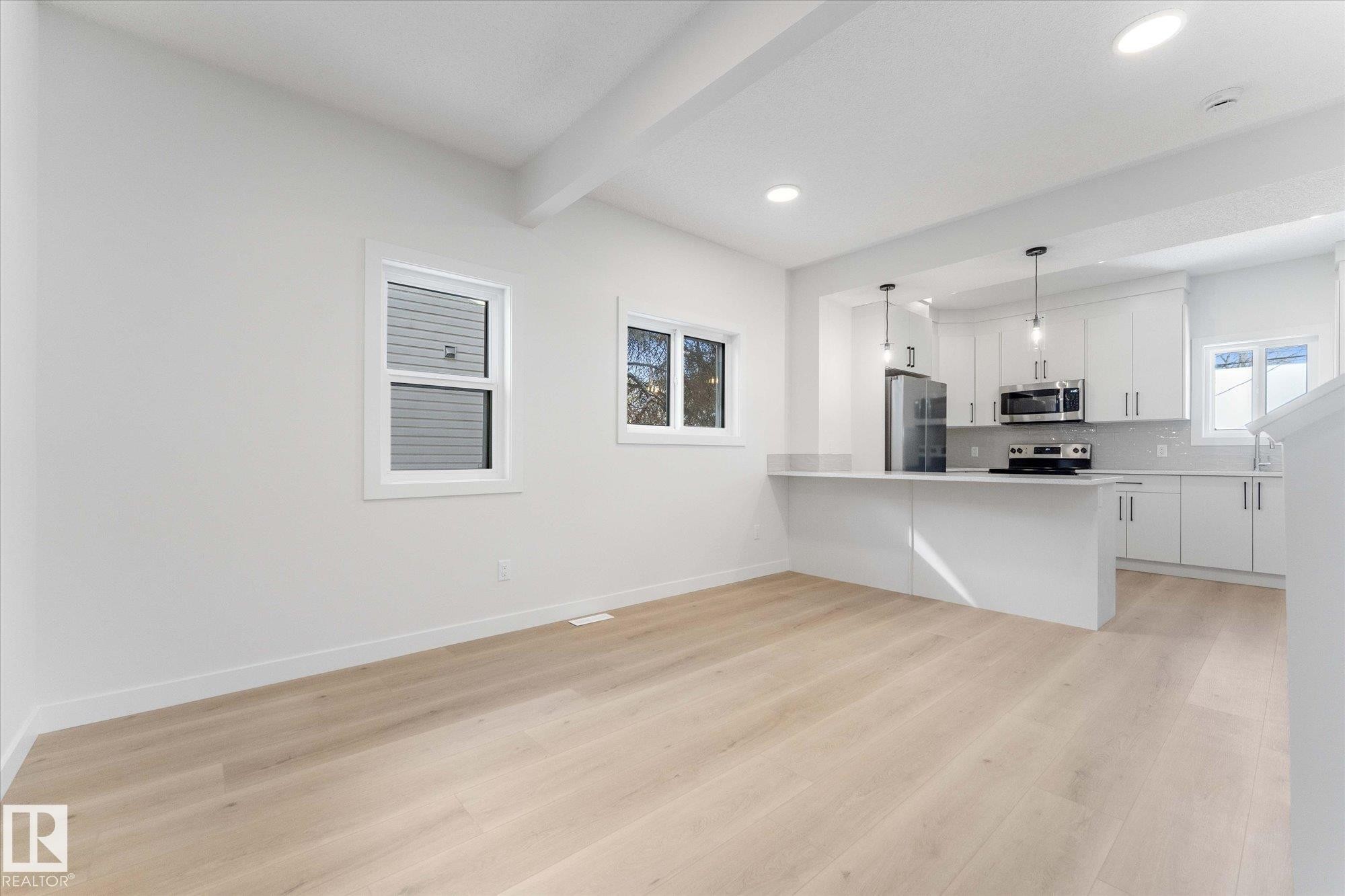 12033 92 Street, Edmonton, AB - Indoor Photo Showing Kitchen With Upgraded Kitchen