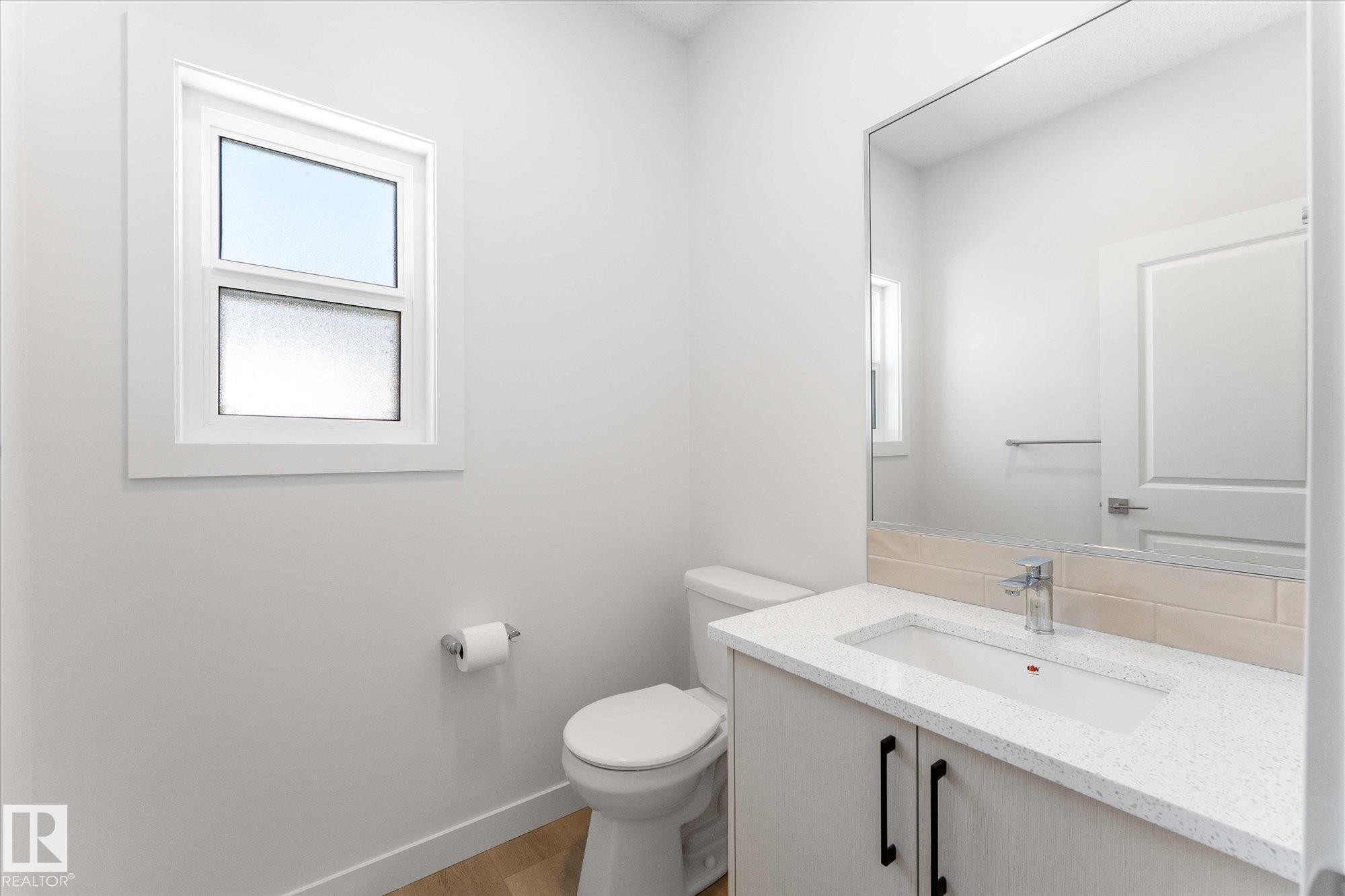 12033 92 Street, Edmonton, AB - Indoor Photo Showing Bathroom