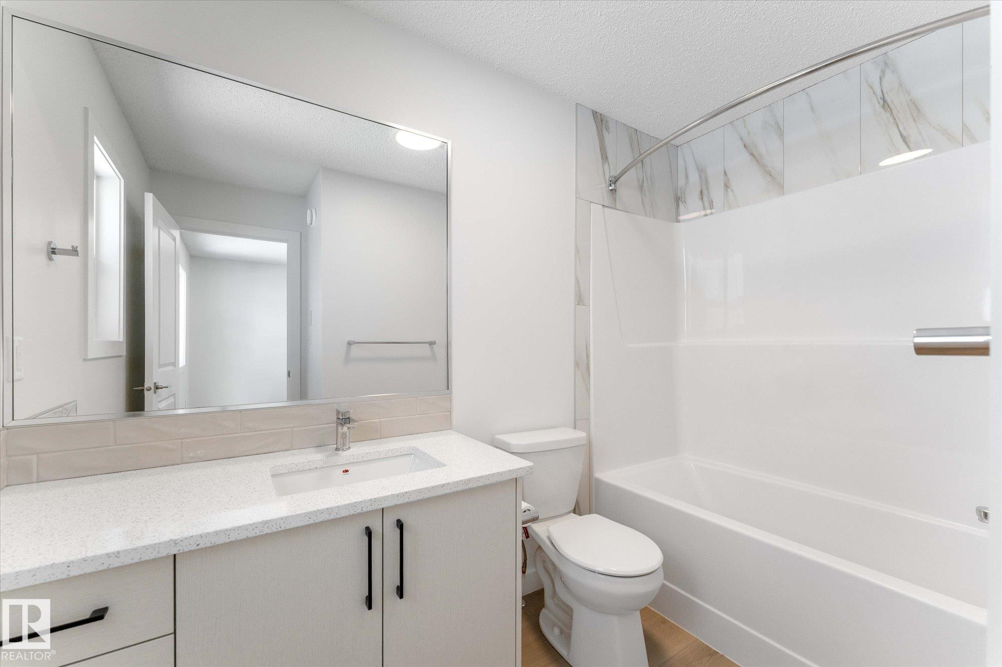 12033 92 Street, Edmonton, AB - Indoor Photo Showing Bathroom