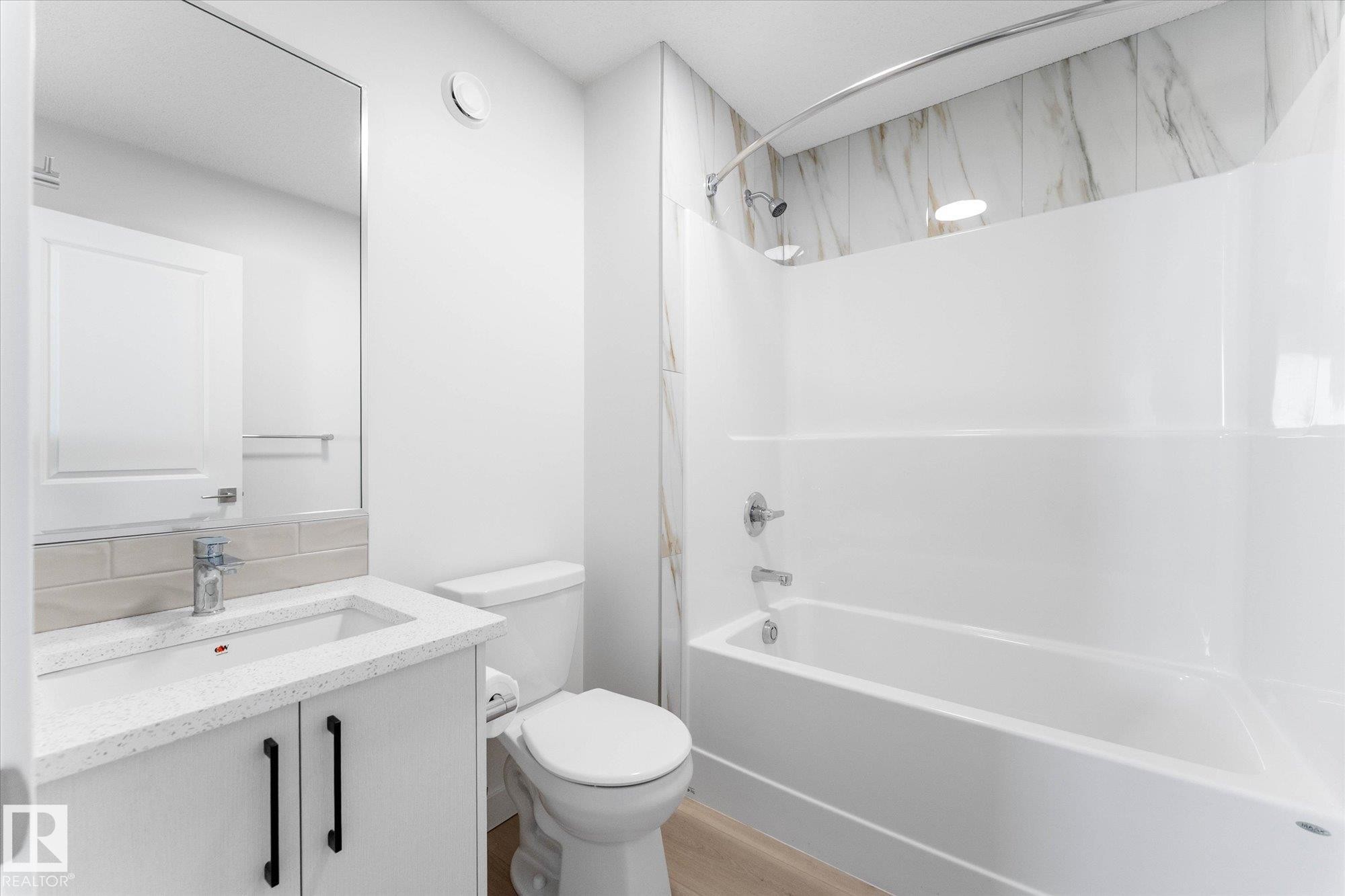 12033 92 Street, Edmonton, AB - Indoor Photo Showing Bathroom