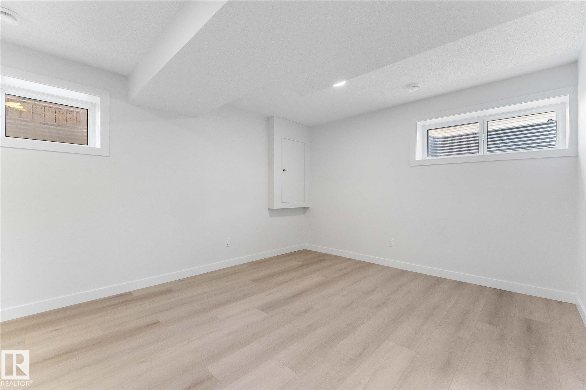 12033 92 Street, Edmonton, AB - Indoor
