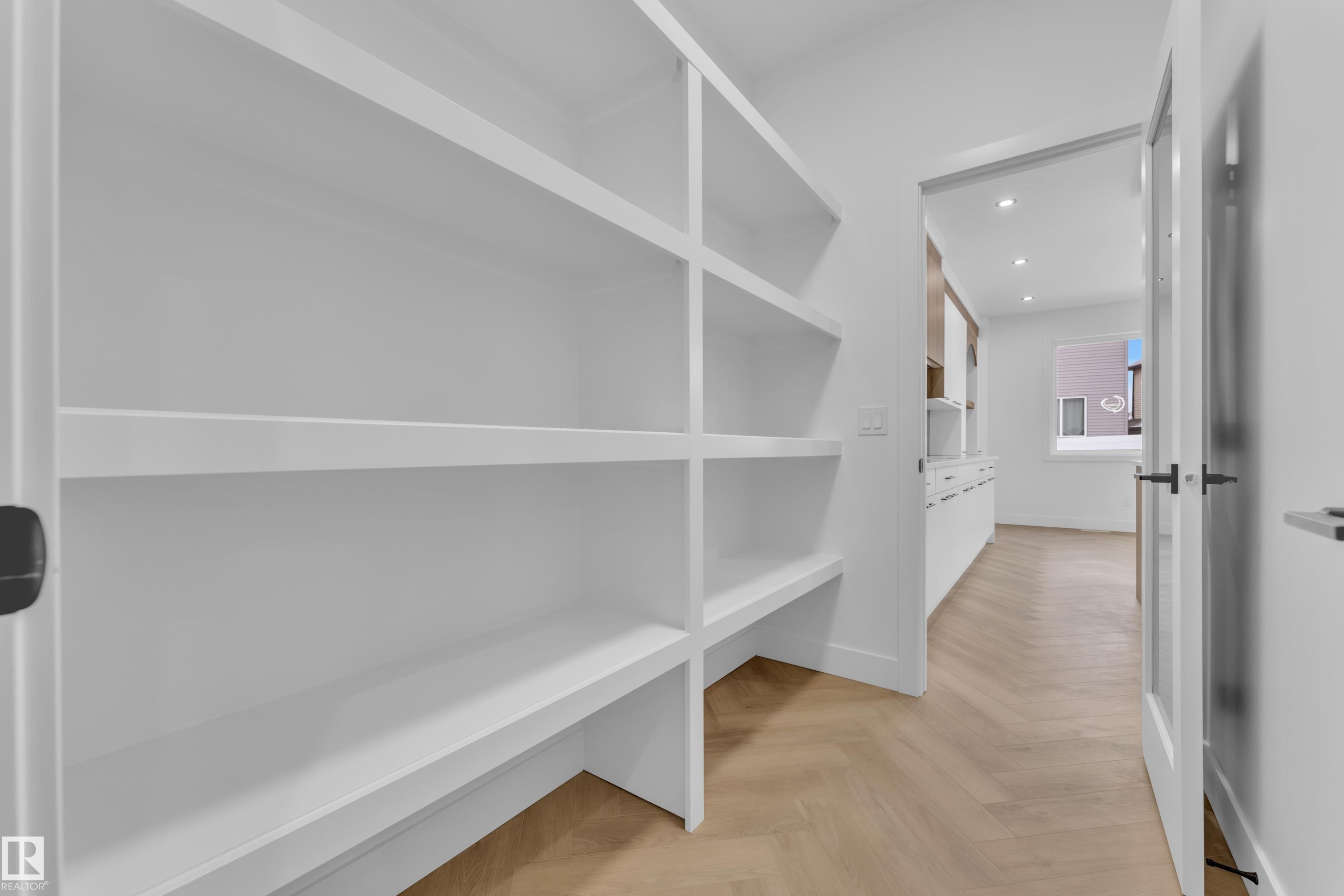 749 Astoria Way, Devon, AB - Indoor