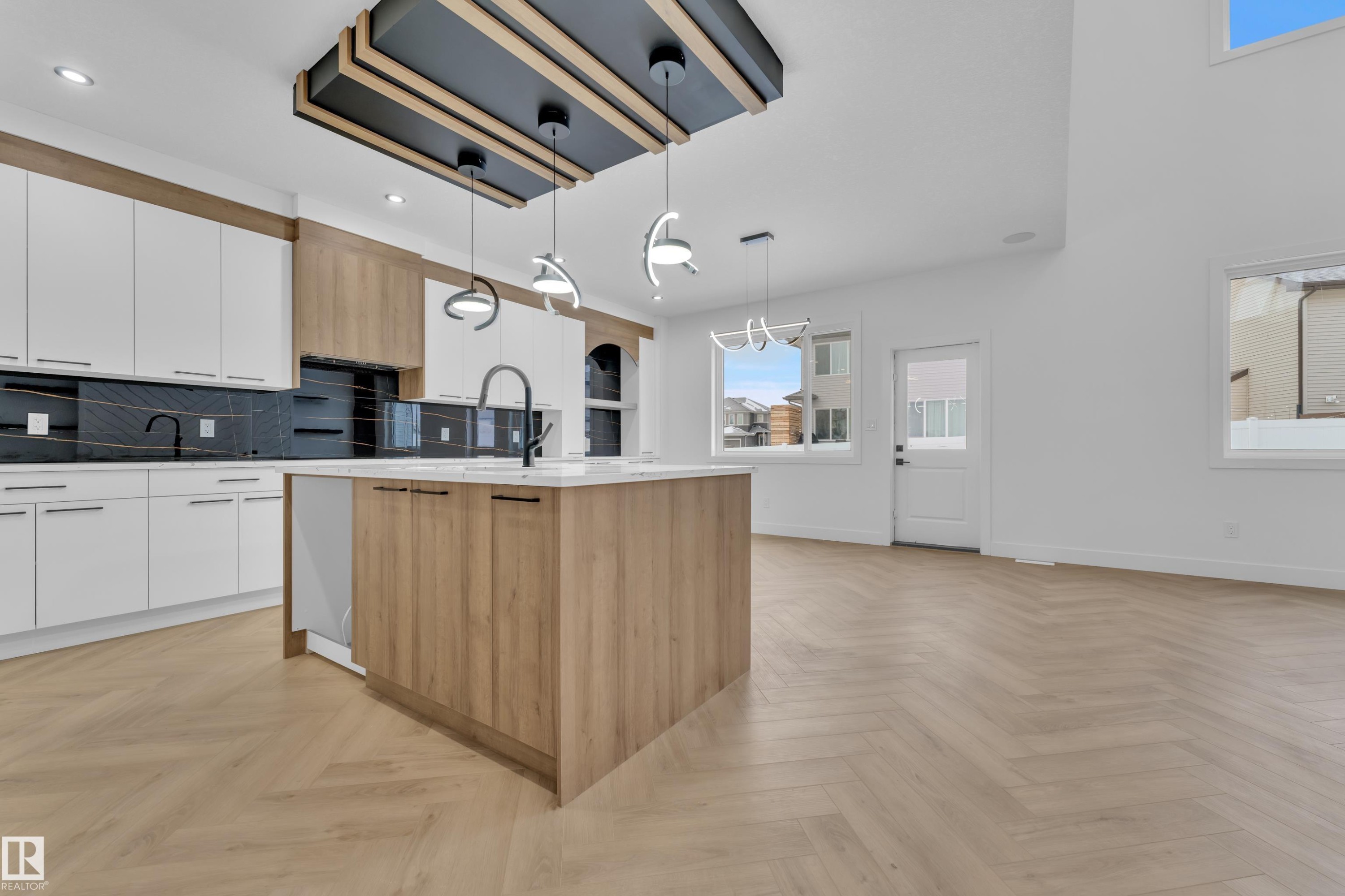 749 Astoria Way, Devon, AB - Indoor Photo Showing Kitchen