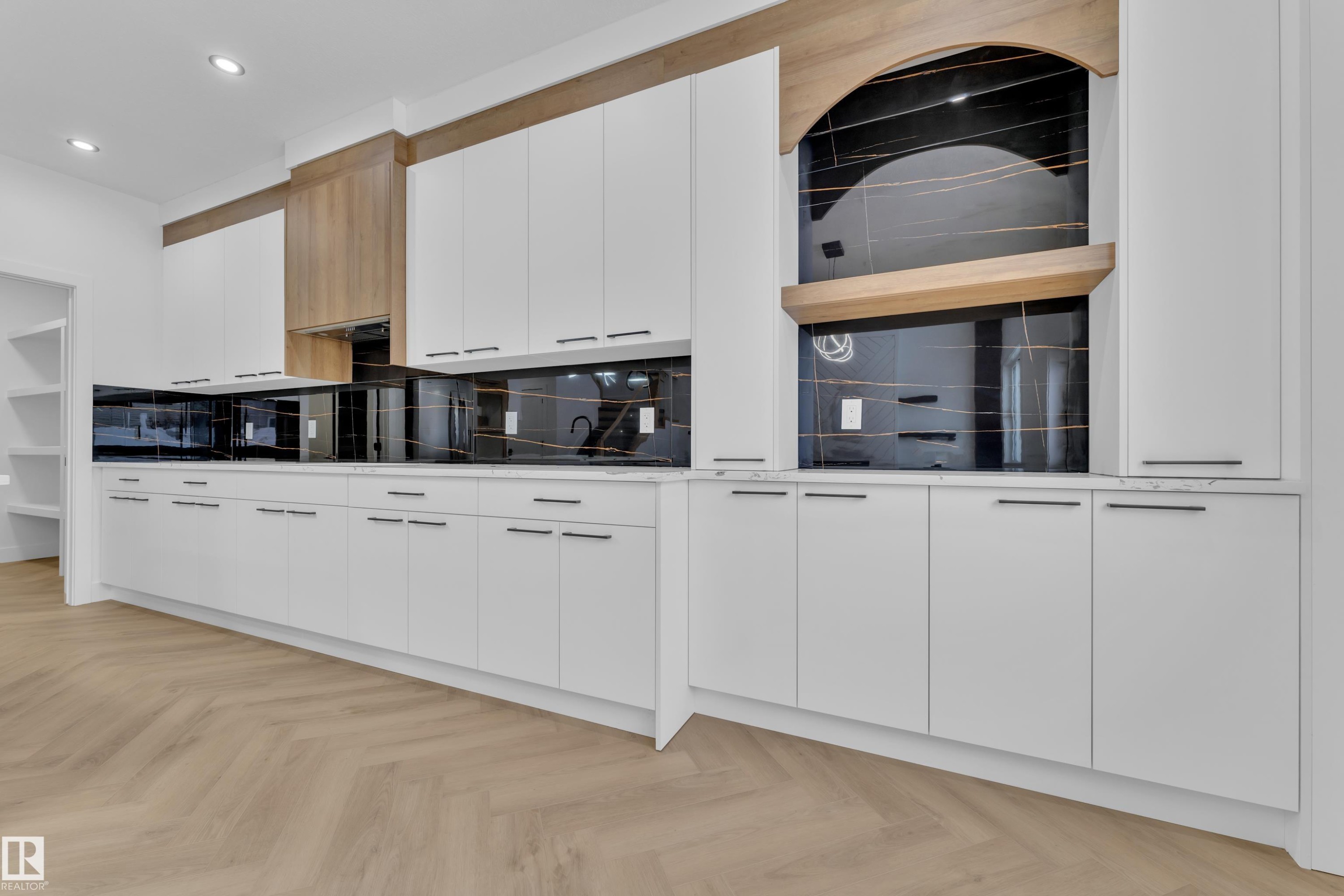 749 Astoria Way, Devon, AB - Indoor Photo Showing Kitchen