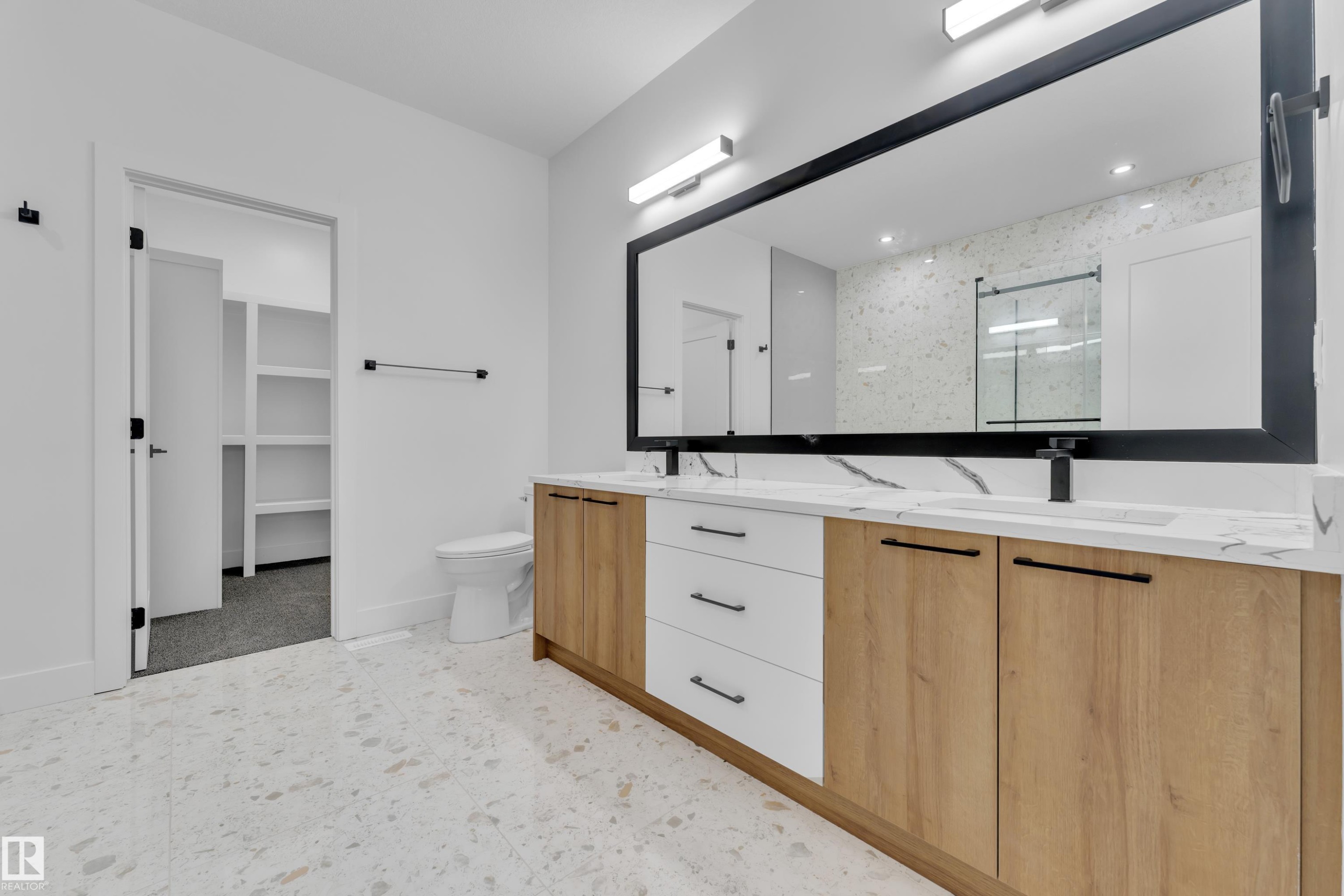 749 Astoria Way, Devon, AB - Indoor Photo Showing Bathroom