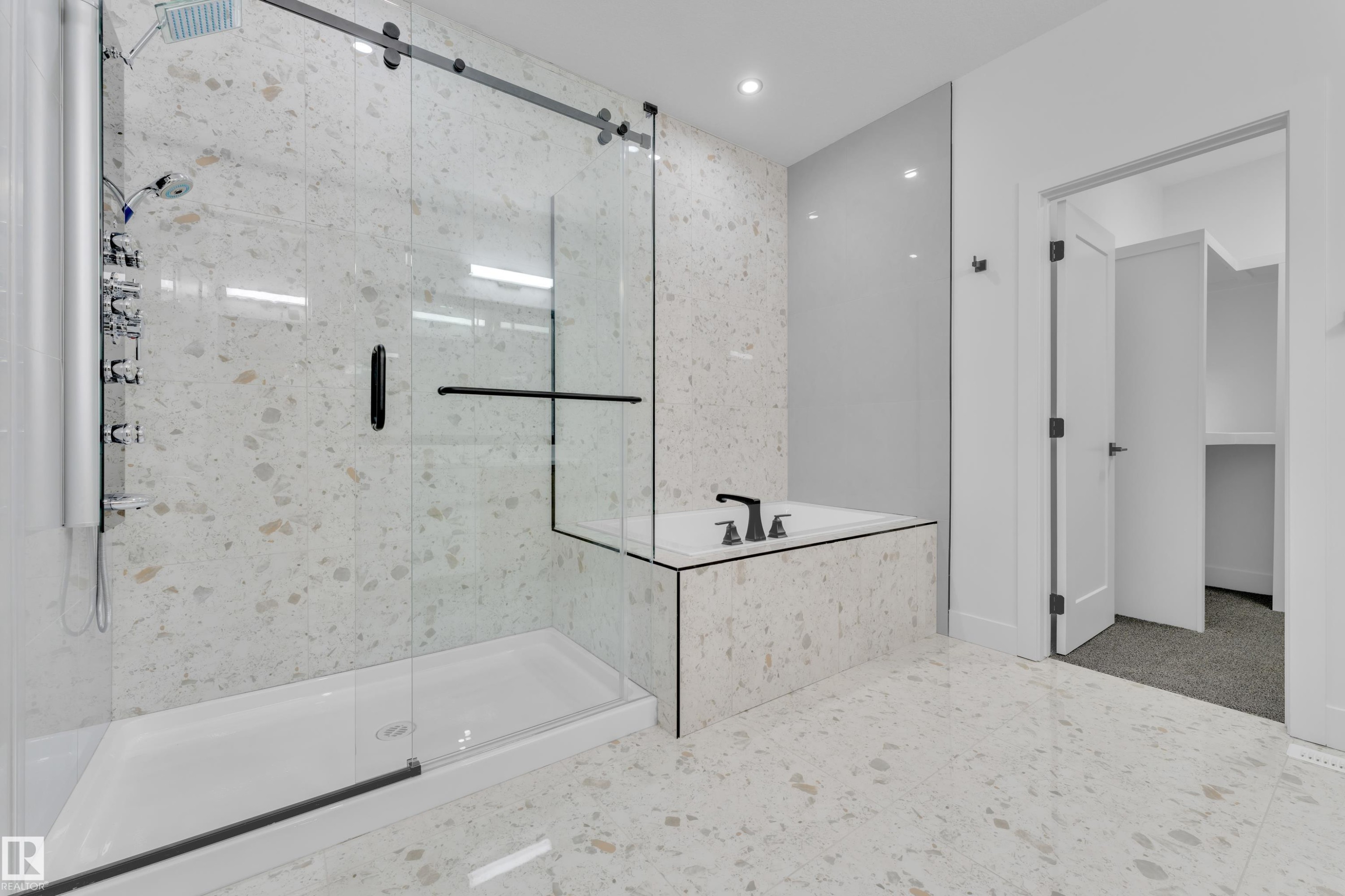 749 Astoria Way, Devon, AB - Indoor Photo Showing Bathroom