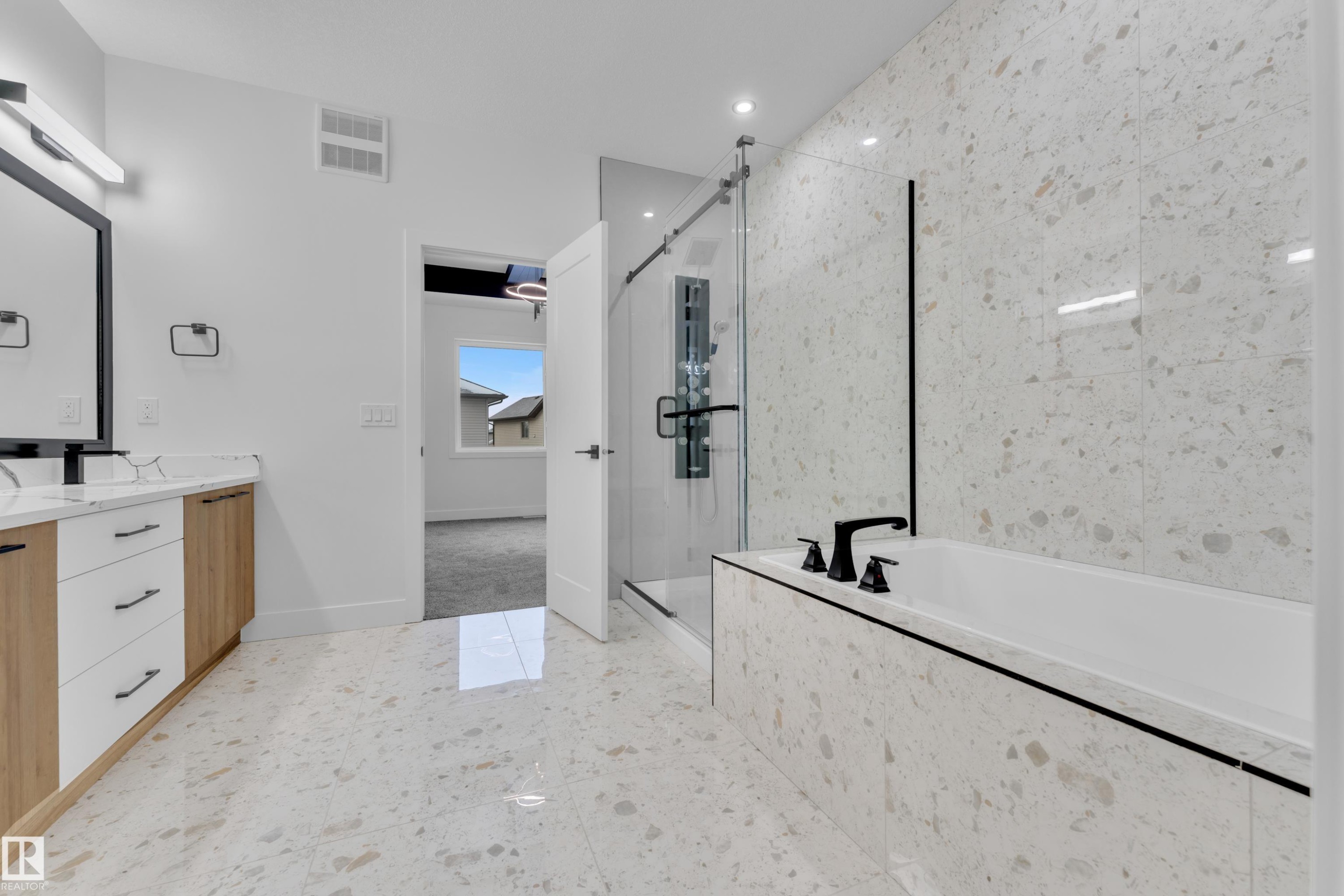 749 Astoria Way, Devon, AB - Indoor Photo Showing Bathroom