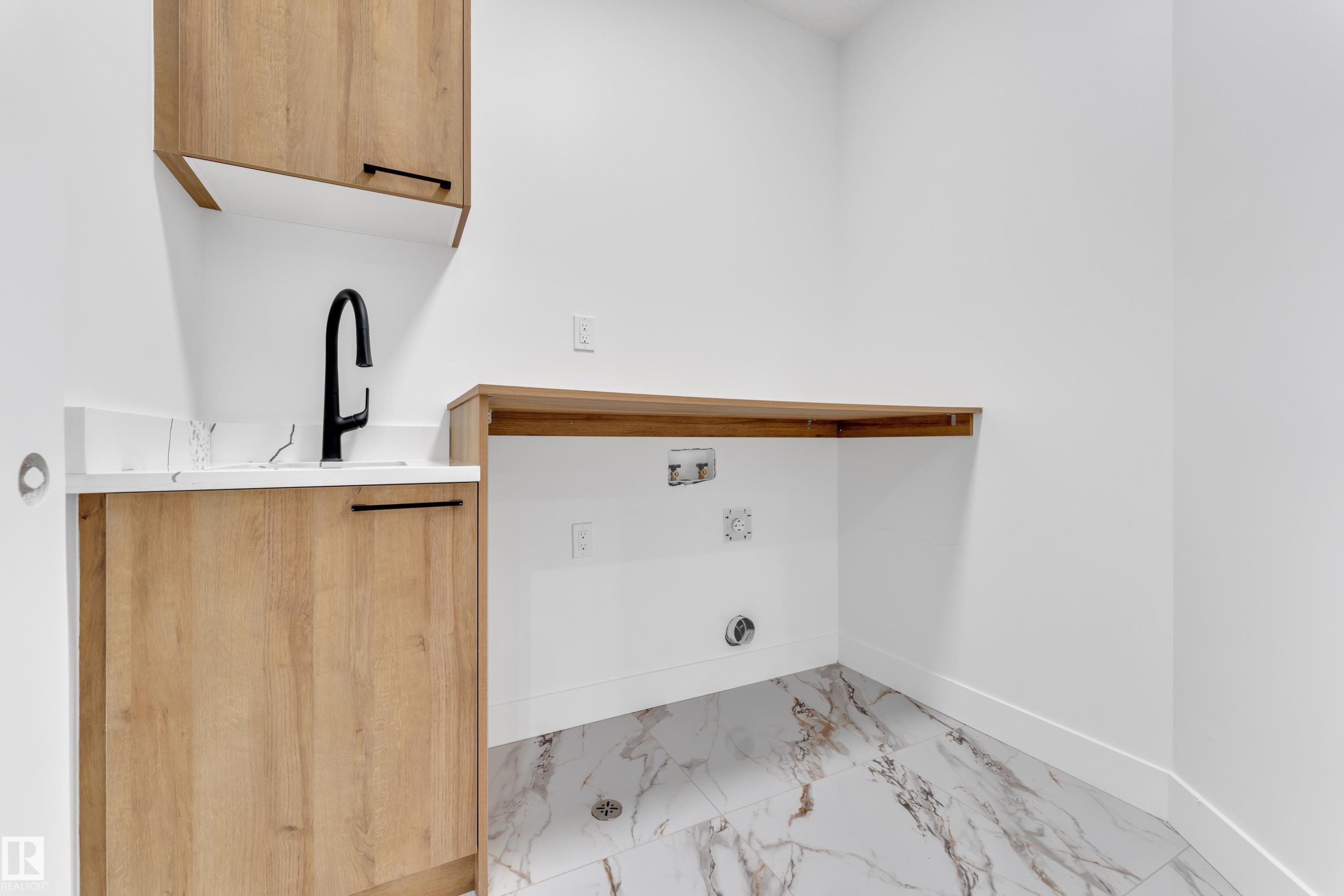 749 Astoria Way, Devon, AB - Indoor Photo Showing Other Room