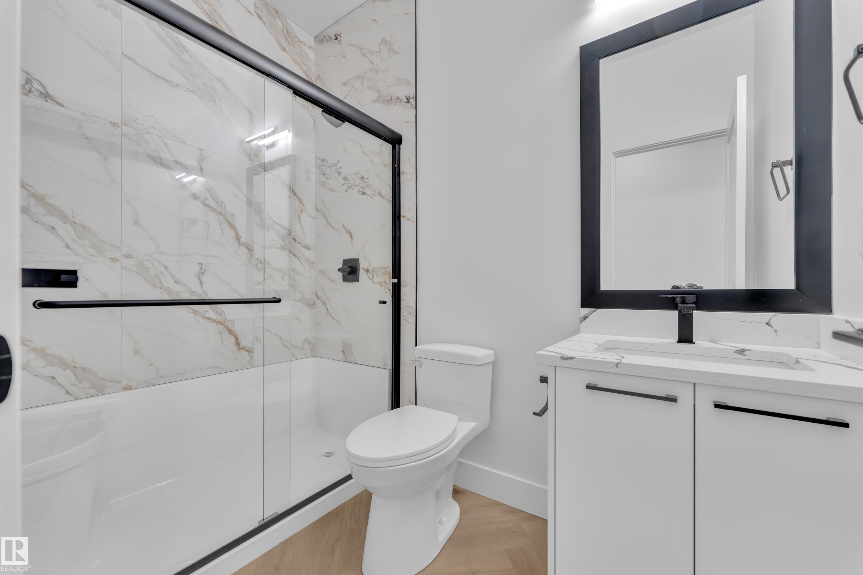 749 Astoria Way, Devon, AB - Indoor Photo Showing Bathroom