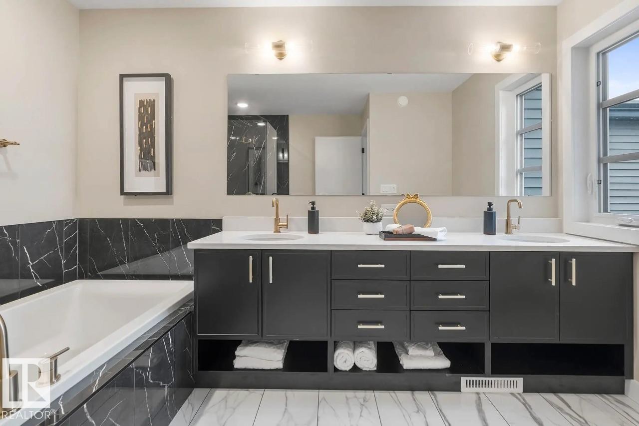 22725 89A Avenue, Edmonton, AB - Indoor Photo Showing Bathroom