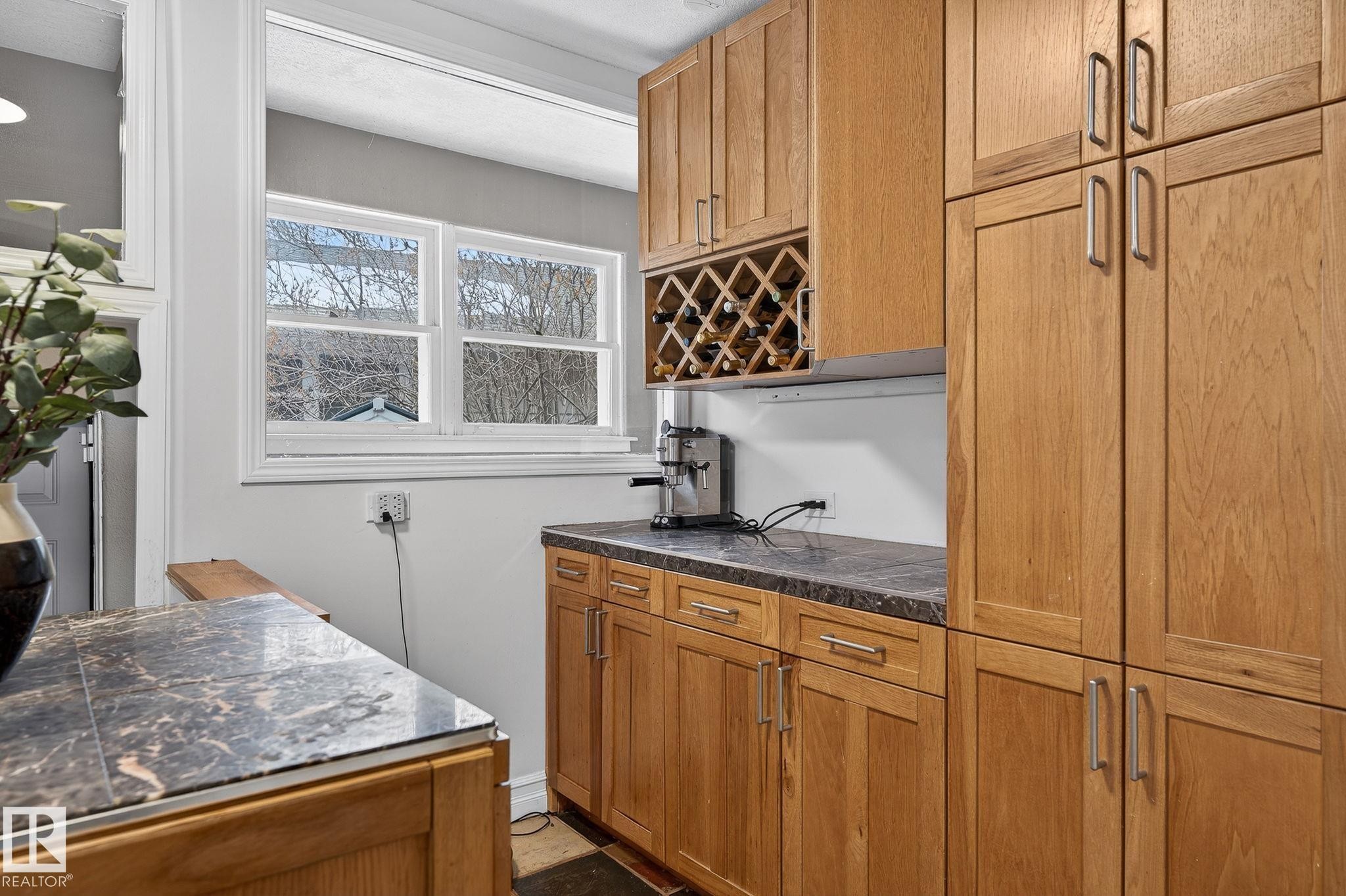10704 130 Street, Edmonton, AB - Indoor