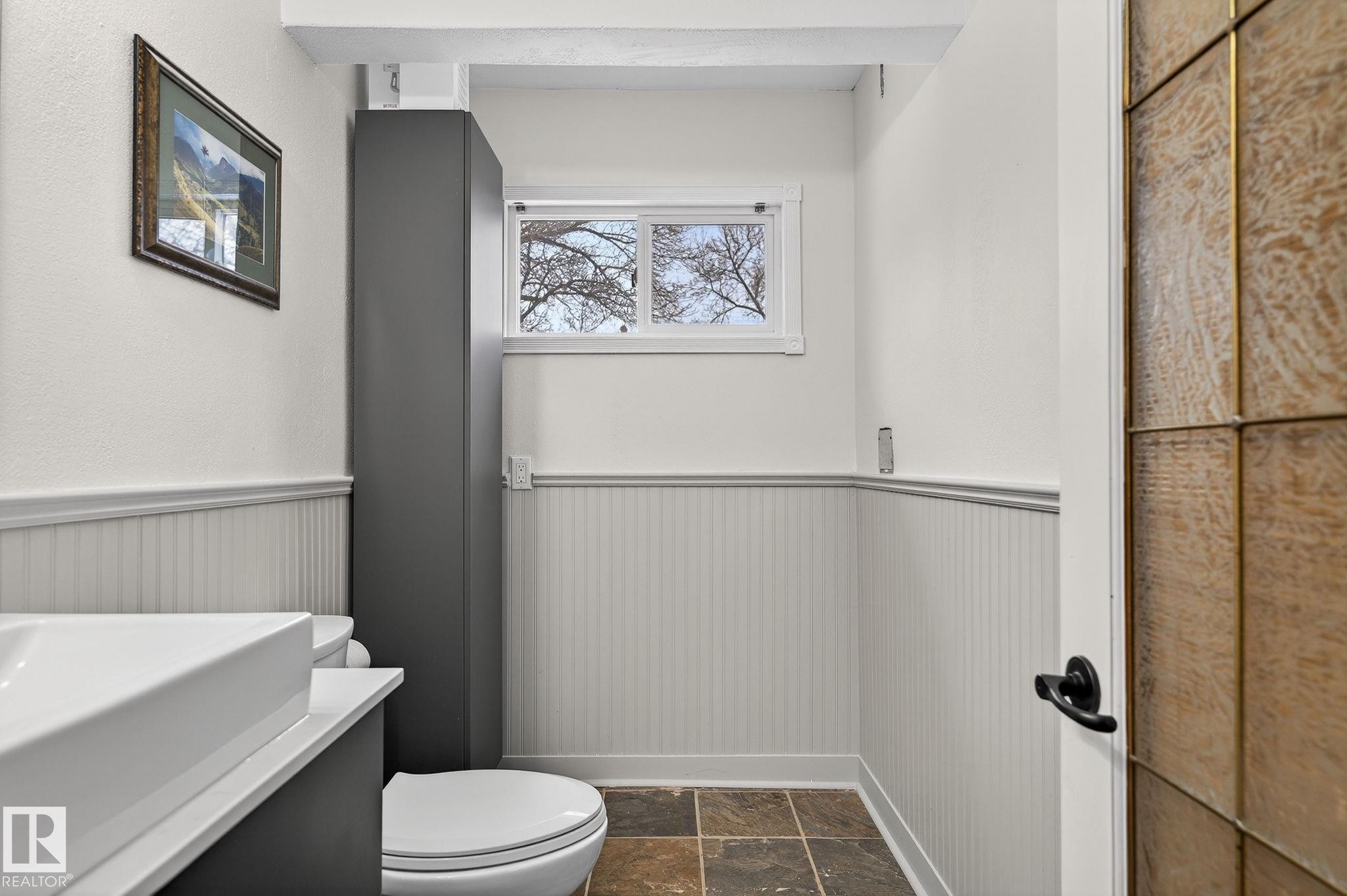 10704 130 Street, Edmonton, AB - Indoor Photo Showing Bathroom