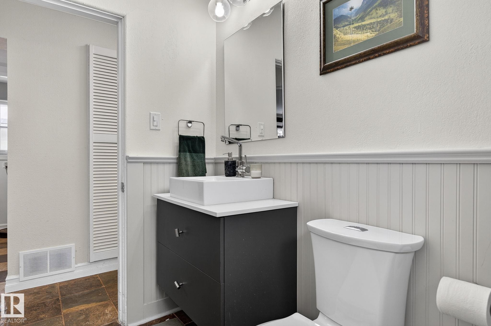 10704 130 Street, Edmonton, AB - Indoor Photo Showing Bathroom