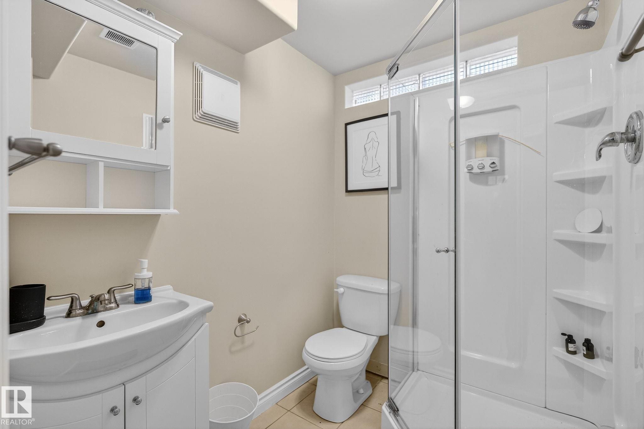 10704 130 Street, Edmonton, AB - Indoor Photo Showing Bathroom