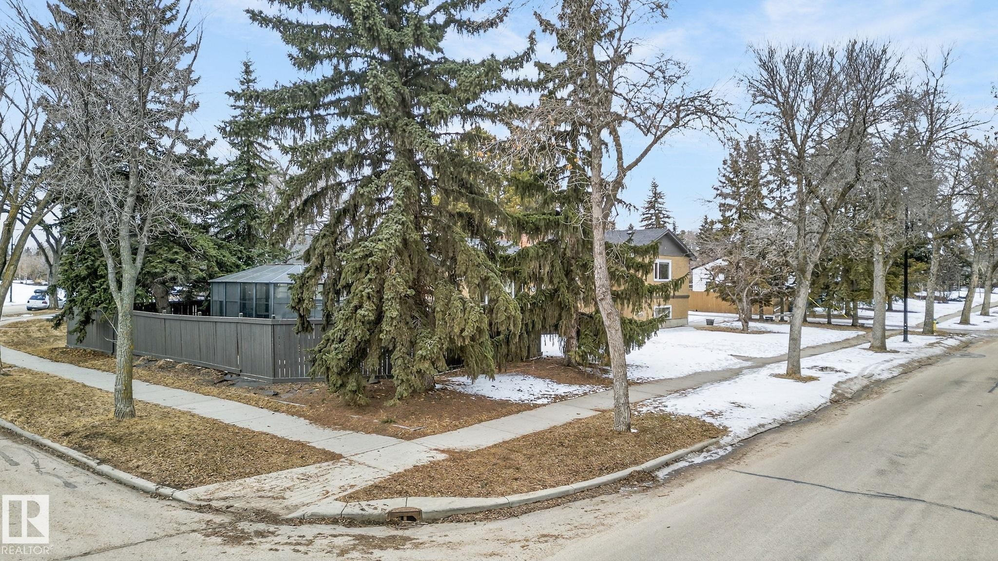 10704 130 Street, Edmonton, AB - Outdoor