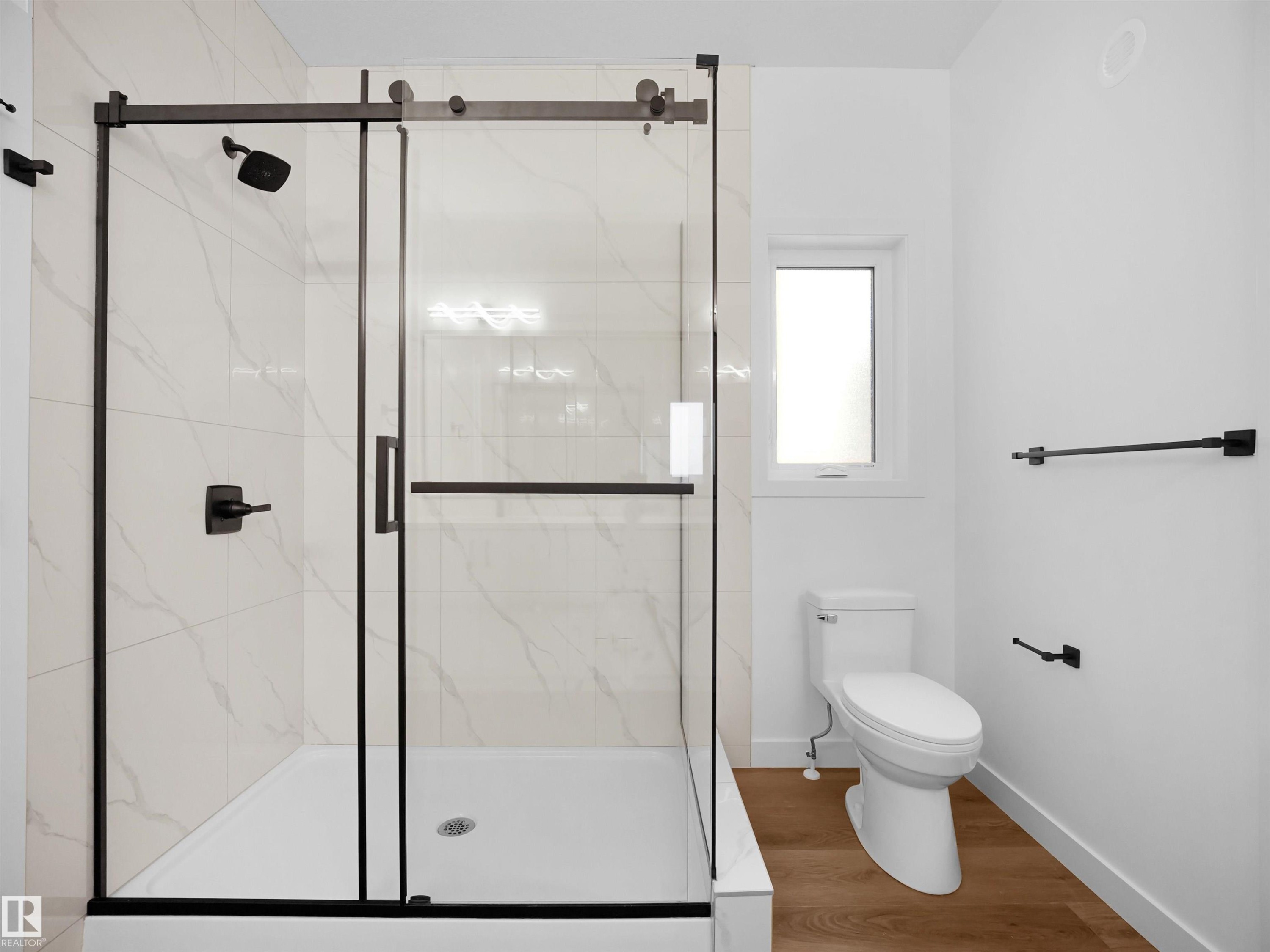 5015 46 Ave, Calmar, AB - Indoor Photo Showing Bathroom