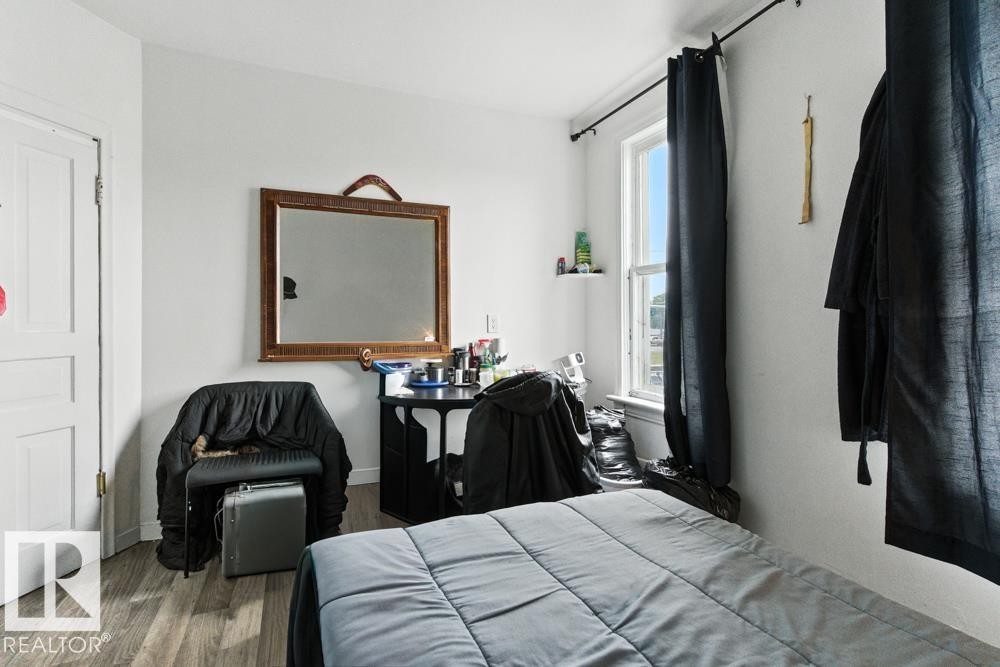 10260 95 Street, Edmonton, AB - Indoor Photo Showing Bedroom