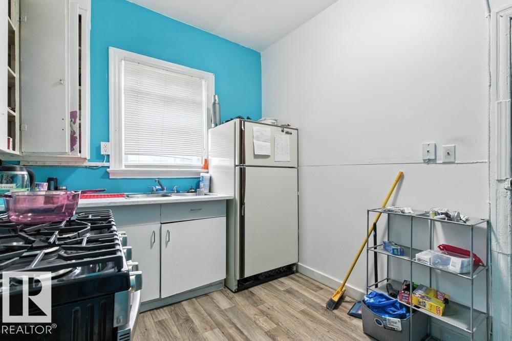 10260 95 Street, Edmonton, AB - Indoor