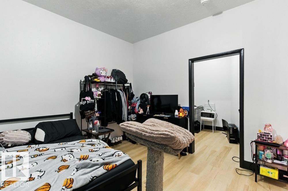 10260 95 Street, Edmonton, AB - Indoor Photo Showing Bedroom