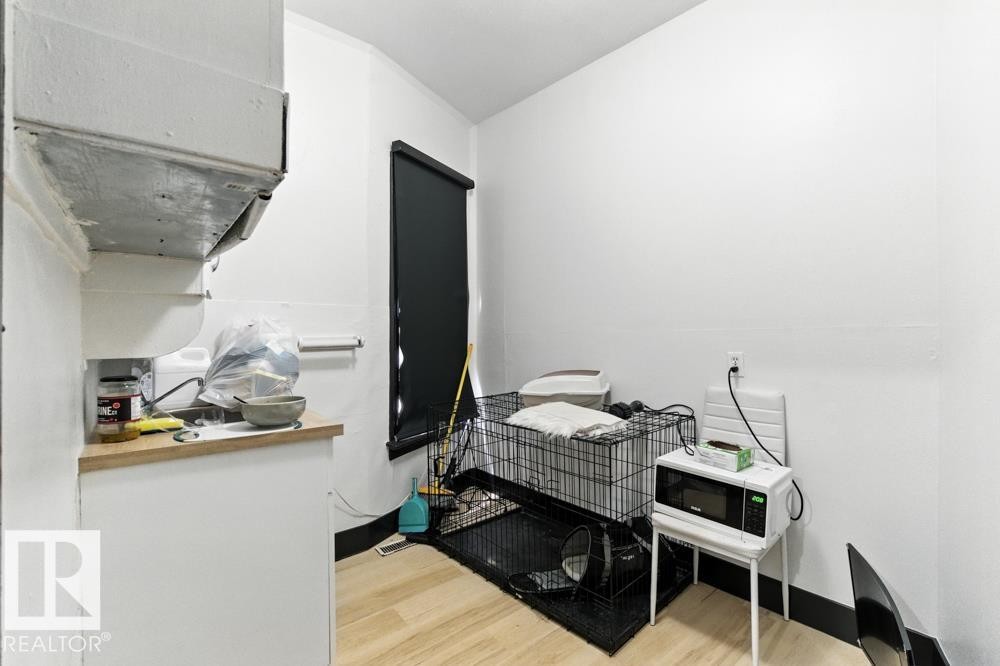 10260 95 Street, Edmonton, AB - Indoor