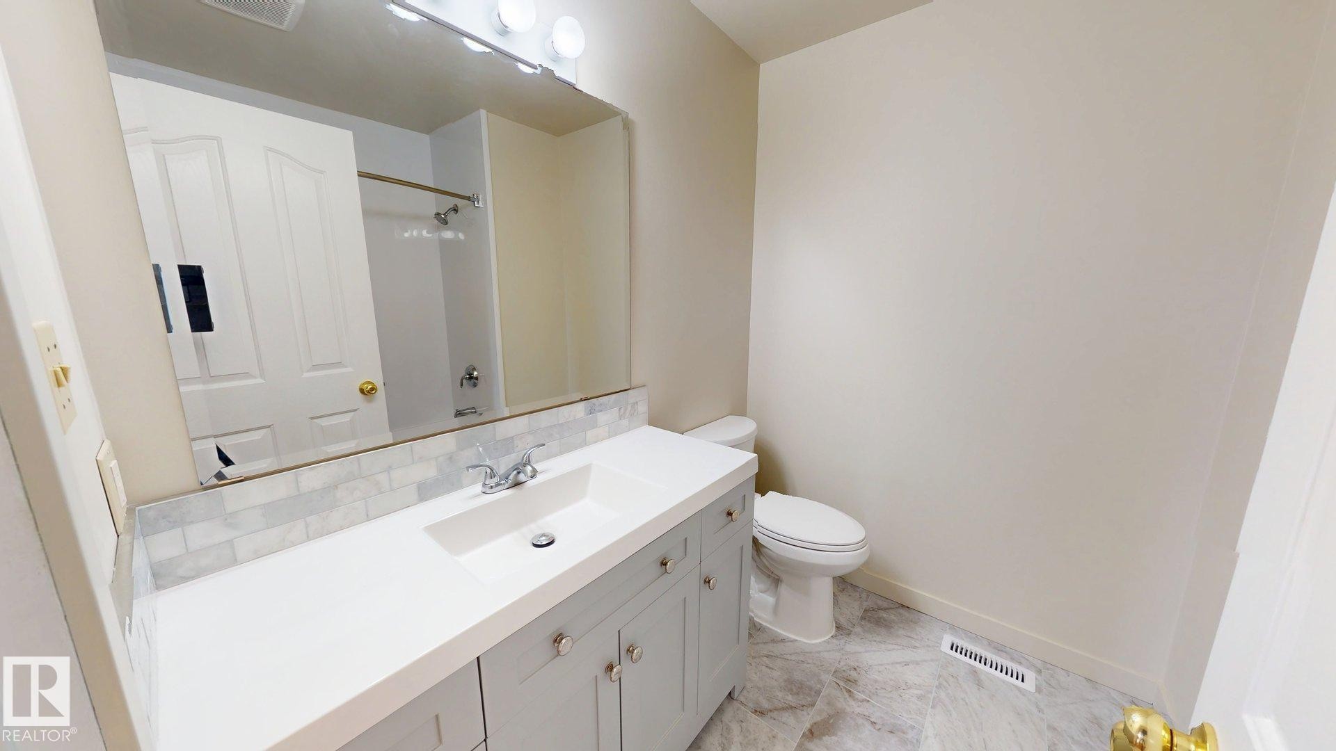 363 Richfield Road, Edmonton, AB - Indoor Photo Showing Bathroom