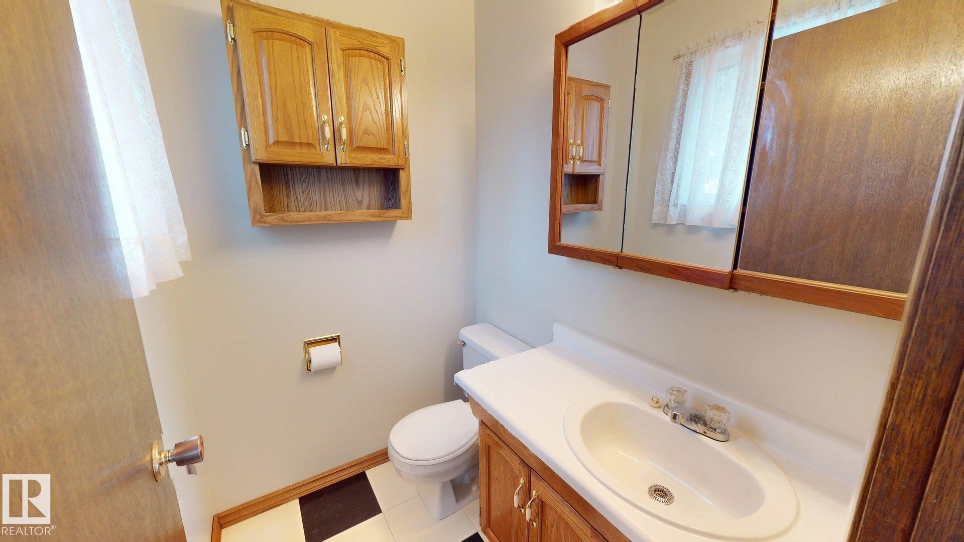363 Richfield Road, Edmonton, AB - Indoor Photo Showing Bathroom