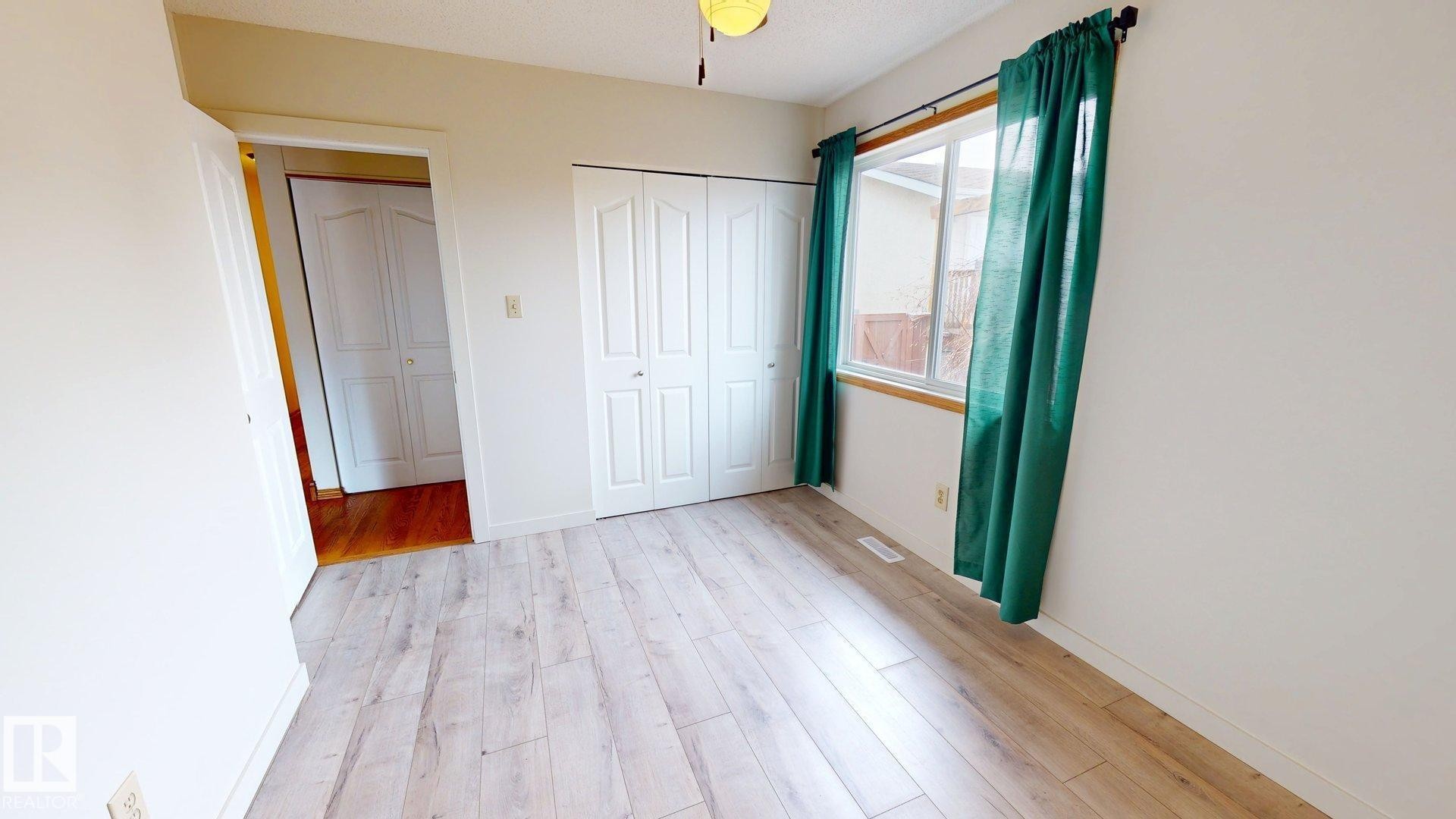 363 Richfield Road, Edmonton, AB - Indoor Photo Showing Other Room