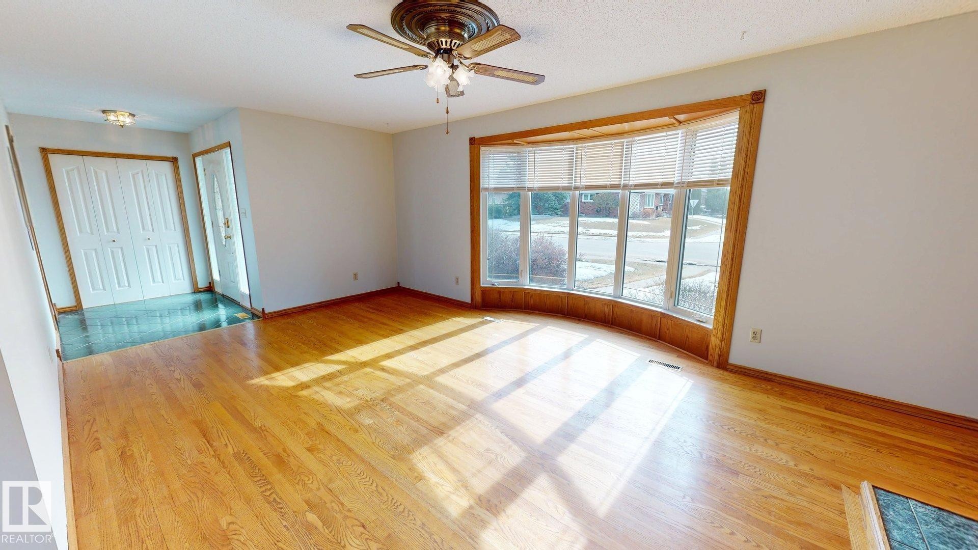 363 Richfield Road, Edmonton, AB - Indoor Photo Showing Other Room