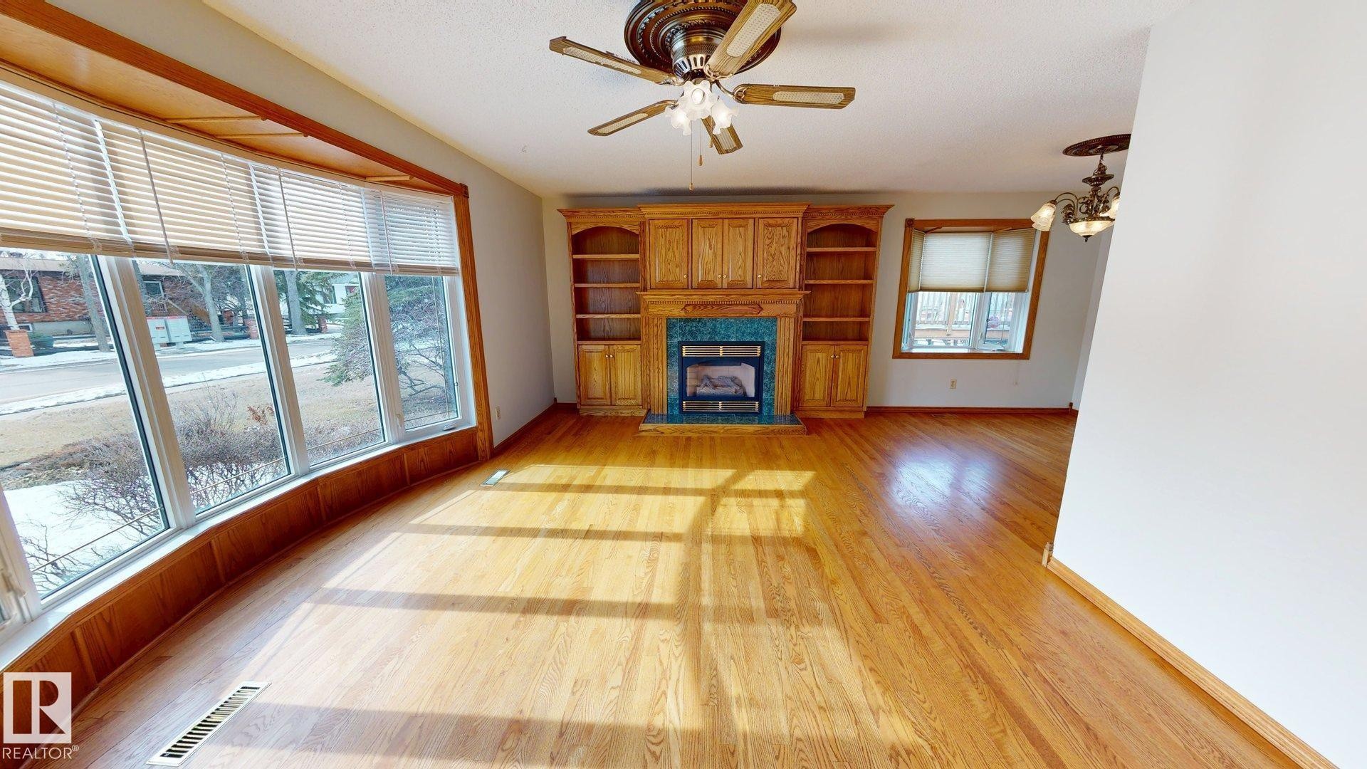 363 Richfield Road, Edmonton, AB - Indoor With Fireplace