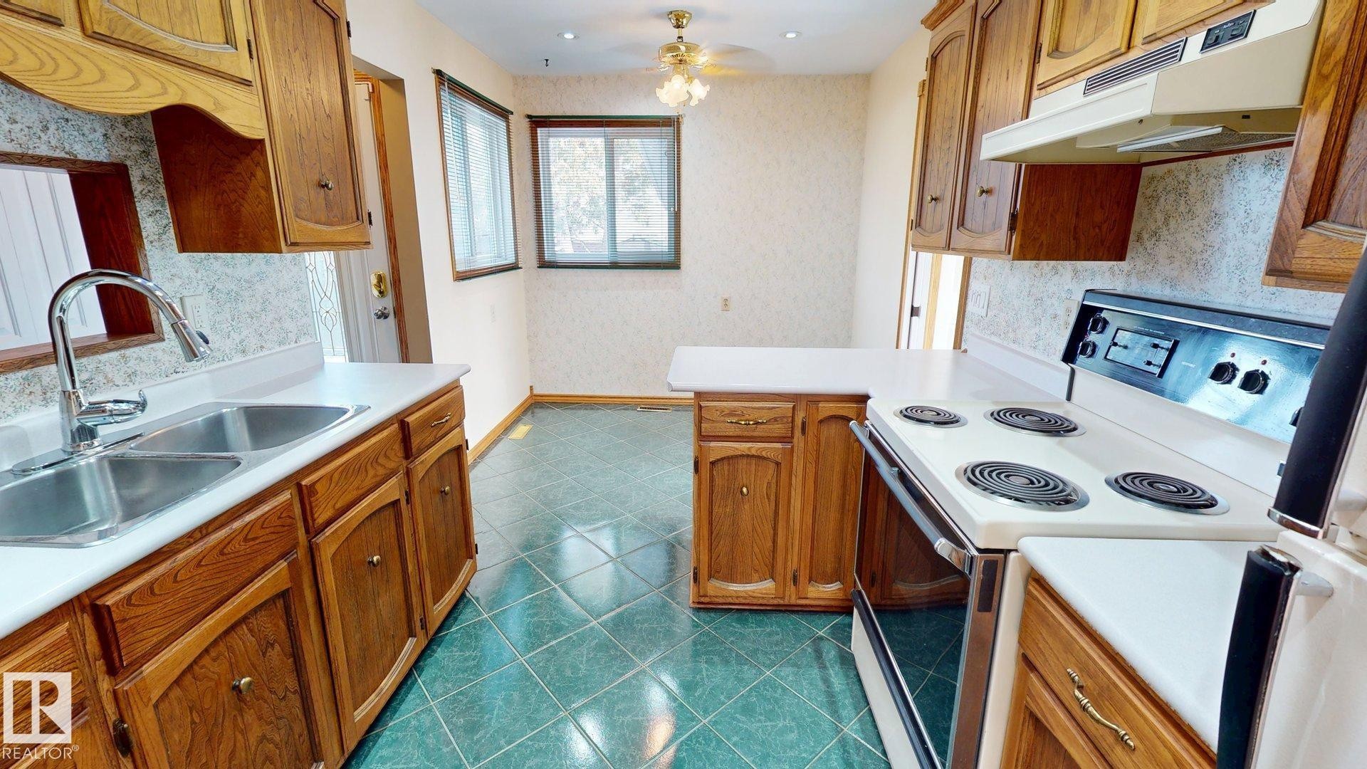 363 Richfield Road, Edmonton, AB - Indoor Photo Showing Kitchen With Double Sink