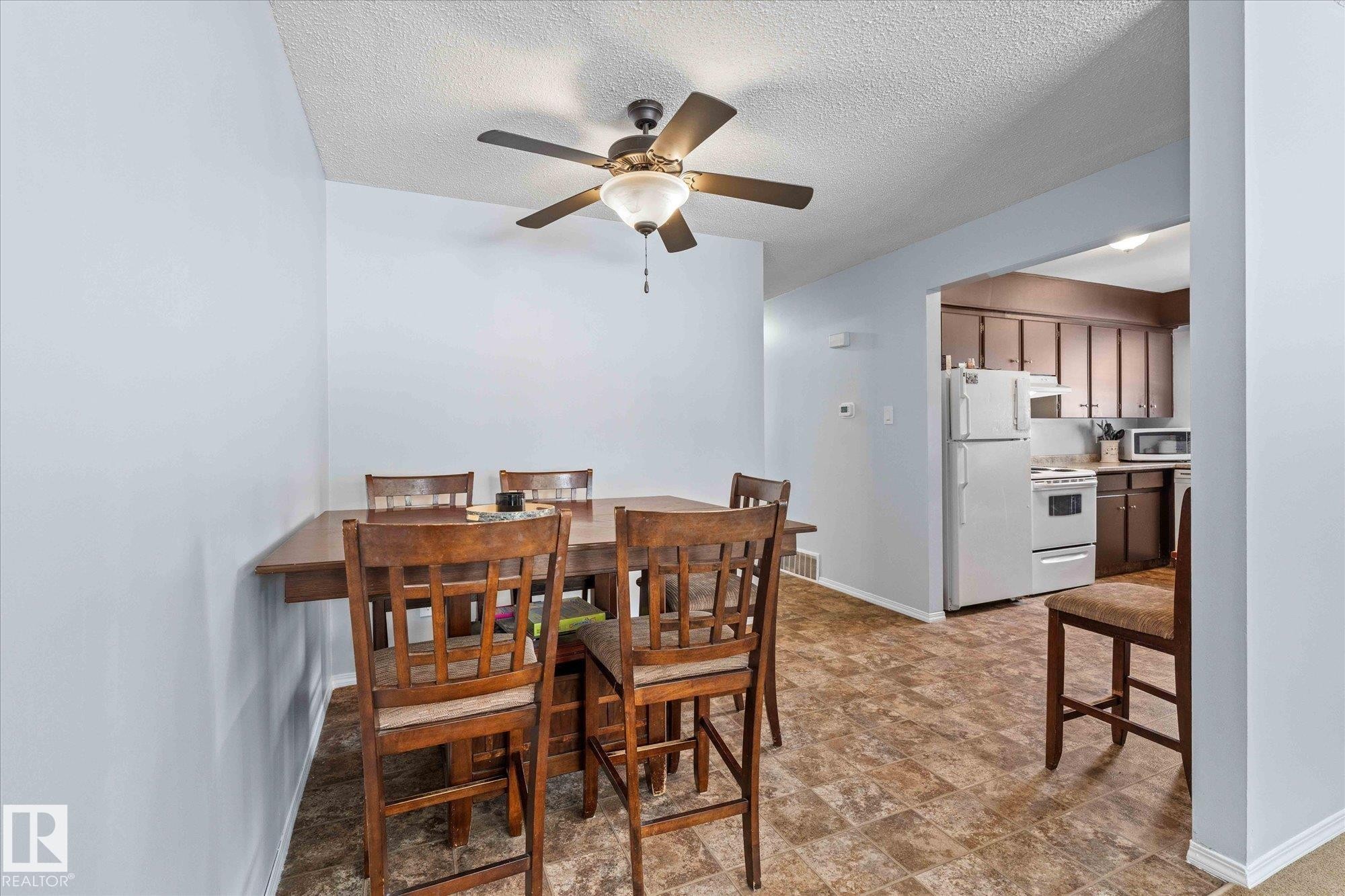 21 Fenwick Crescent, St. Albert, AB - Indoor Photo Showing Dining Room