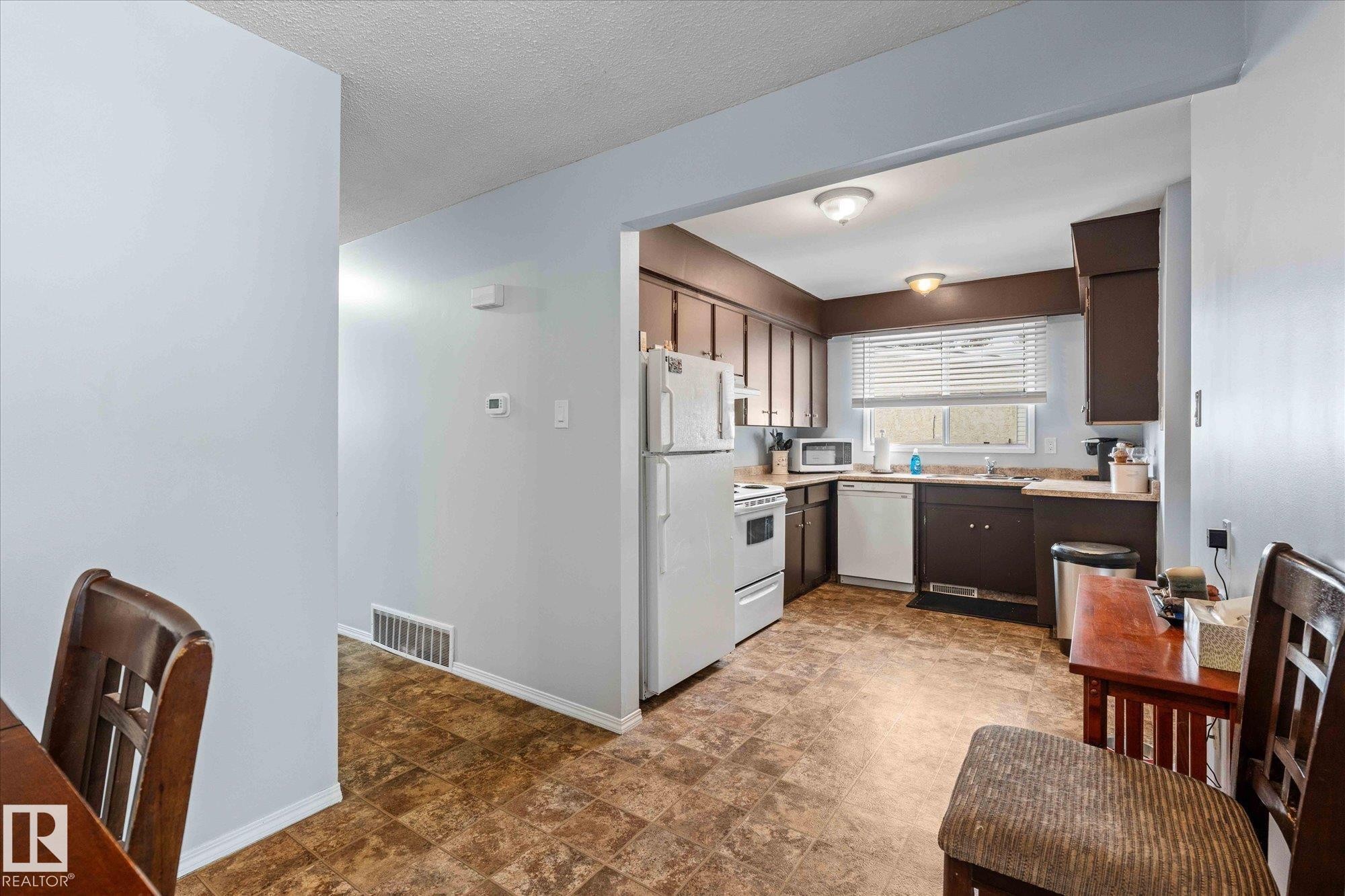 21 Fenwick Crescent, St. Albert, AB - Indoor