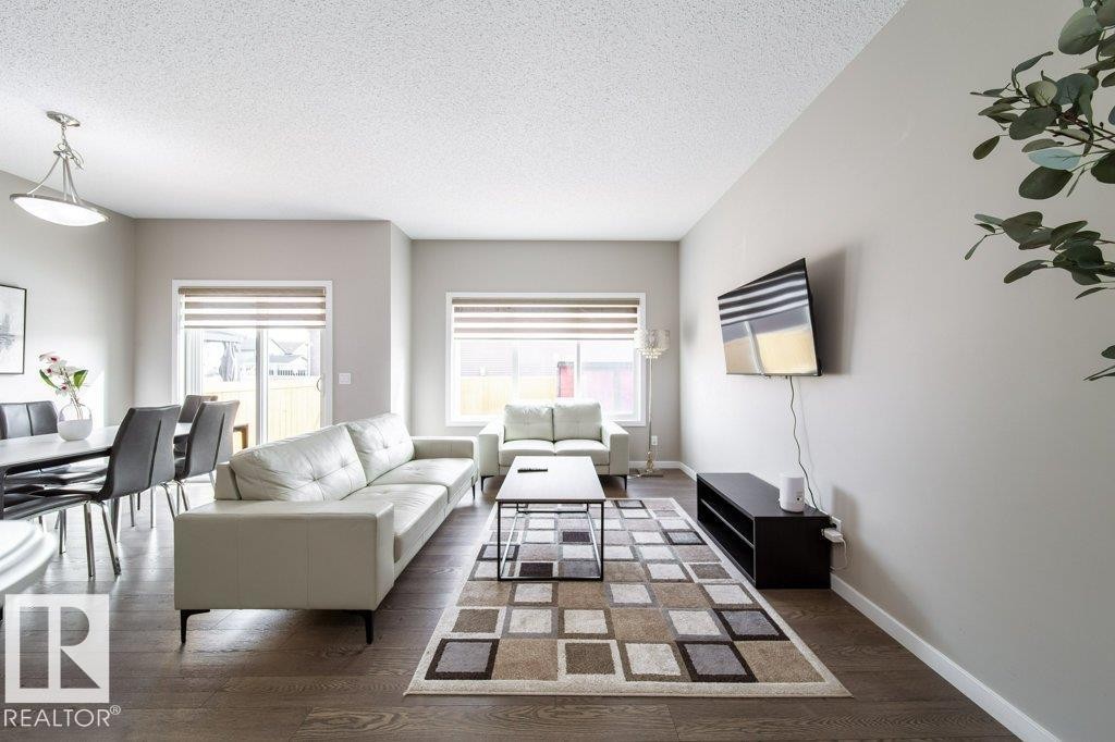 5904 Anthony Crescent, Edmonton, AB - Indoor Photo Showing Living Room