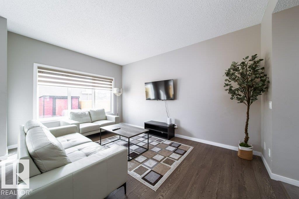 5904 Anthony Crescent, Edmonton, AB - Indoor Photo Showing Living Room