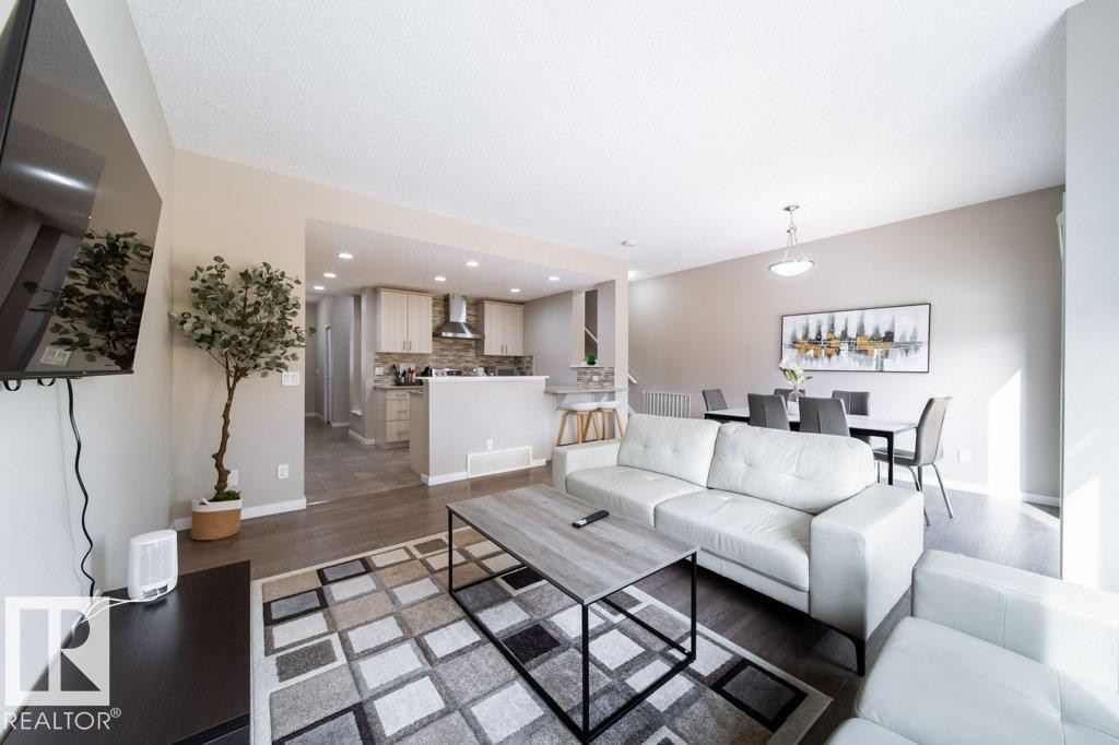 5904 Anthony Crescent, Edmonton, AB - Indoor Photo Showing Living Room