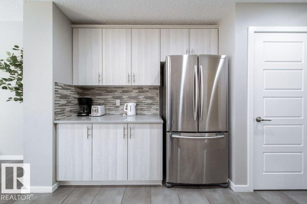 5904 Anthony Crescent, Edmonton, AB - Indoor Photo Showing Kitchen
