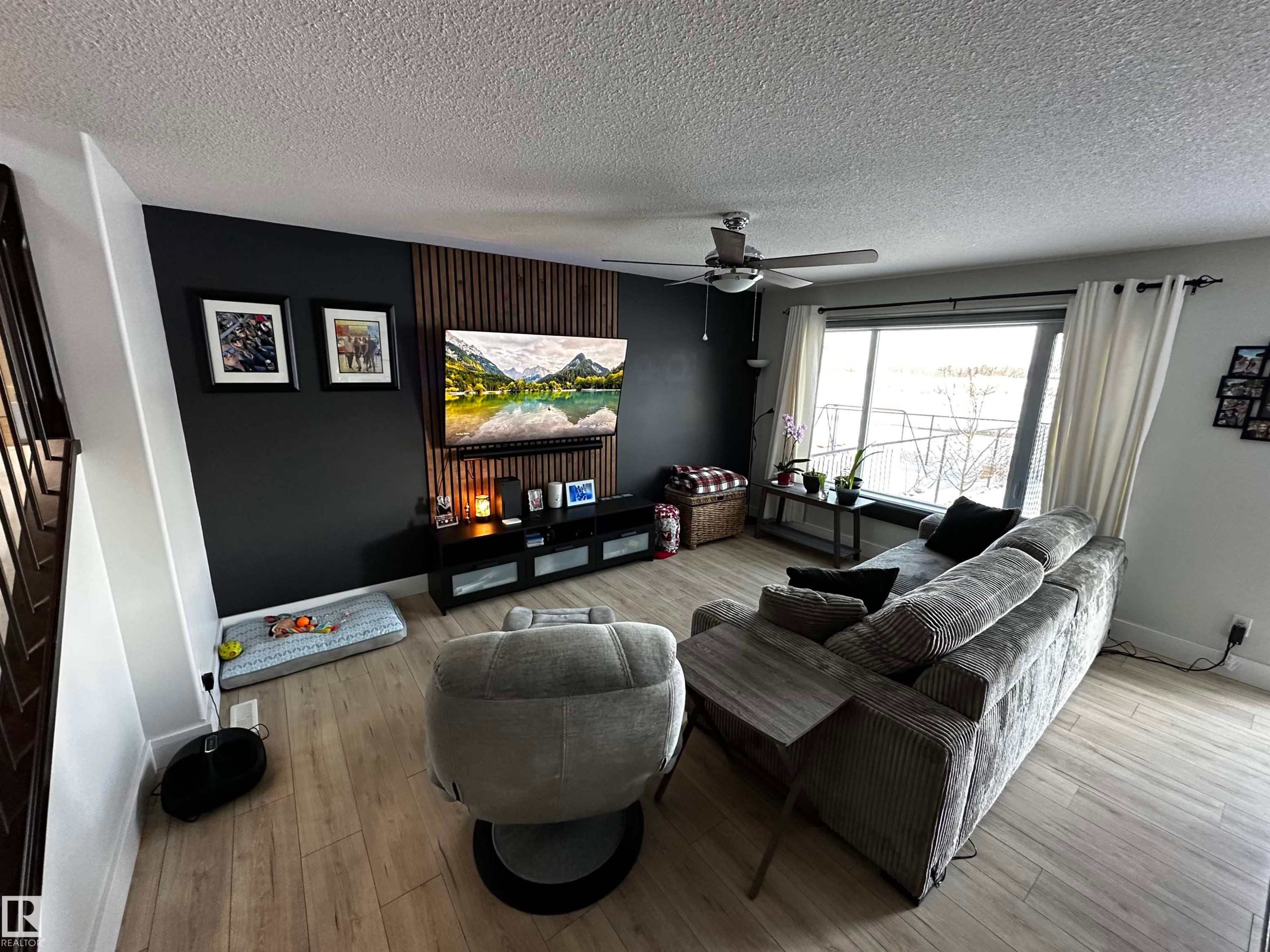 4019 41B Ave, Drayton Valley, AB - Indoor Photo Showing Living Room