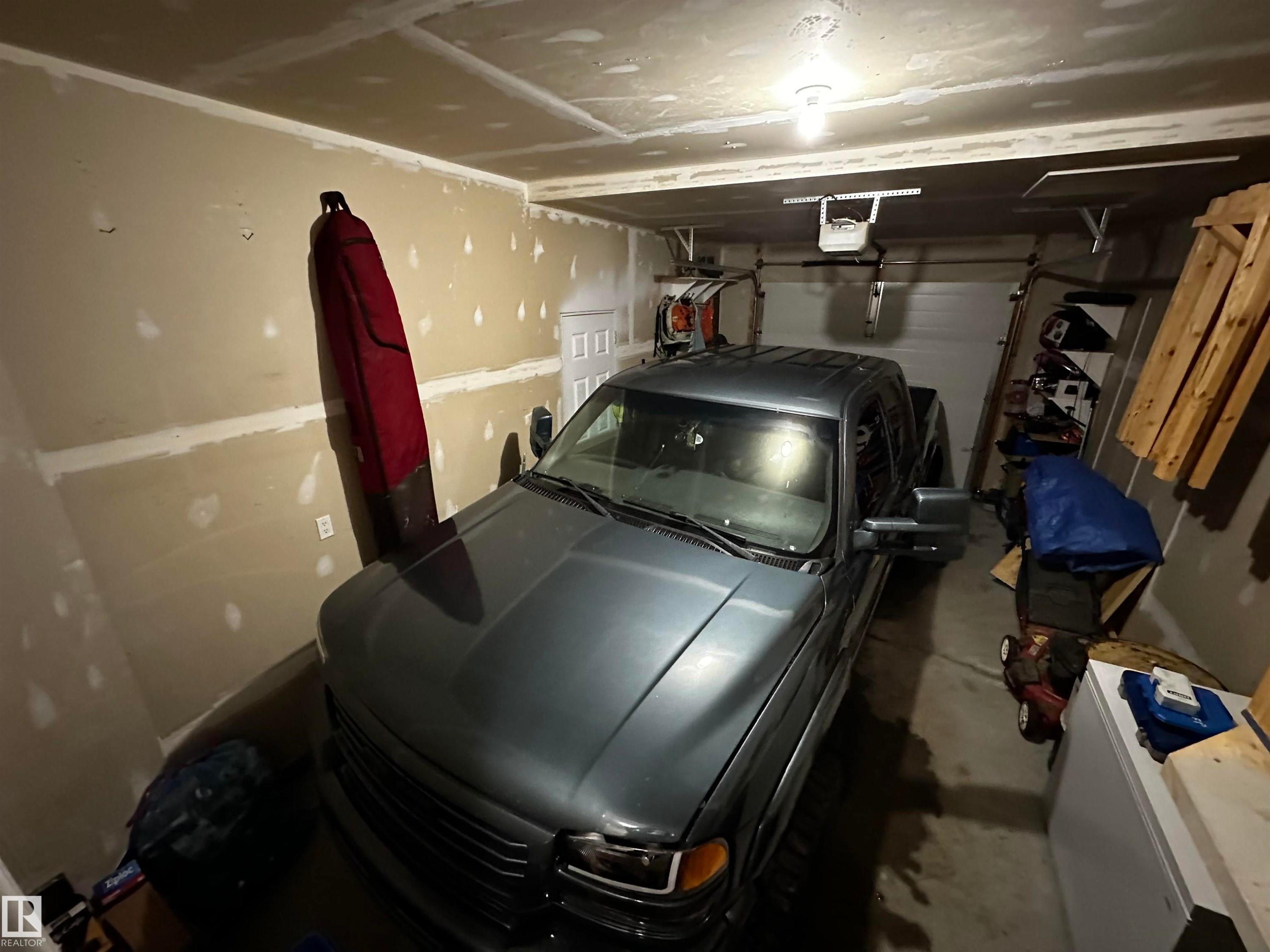 4019 41B Ave, Drayton Valley, AB - Indoor Photo Showing Garage