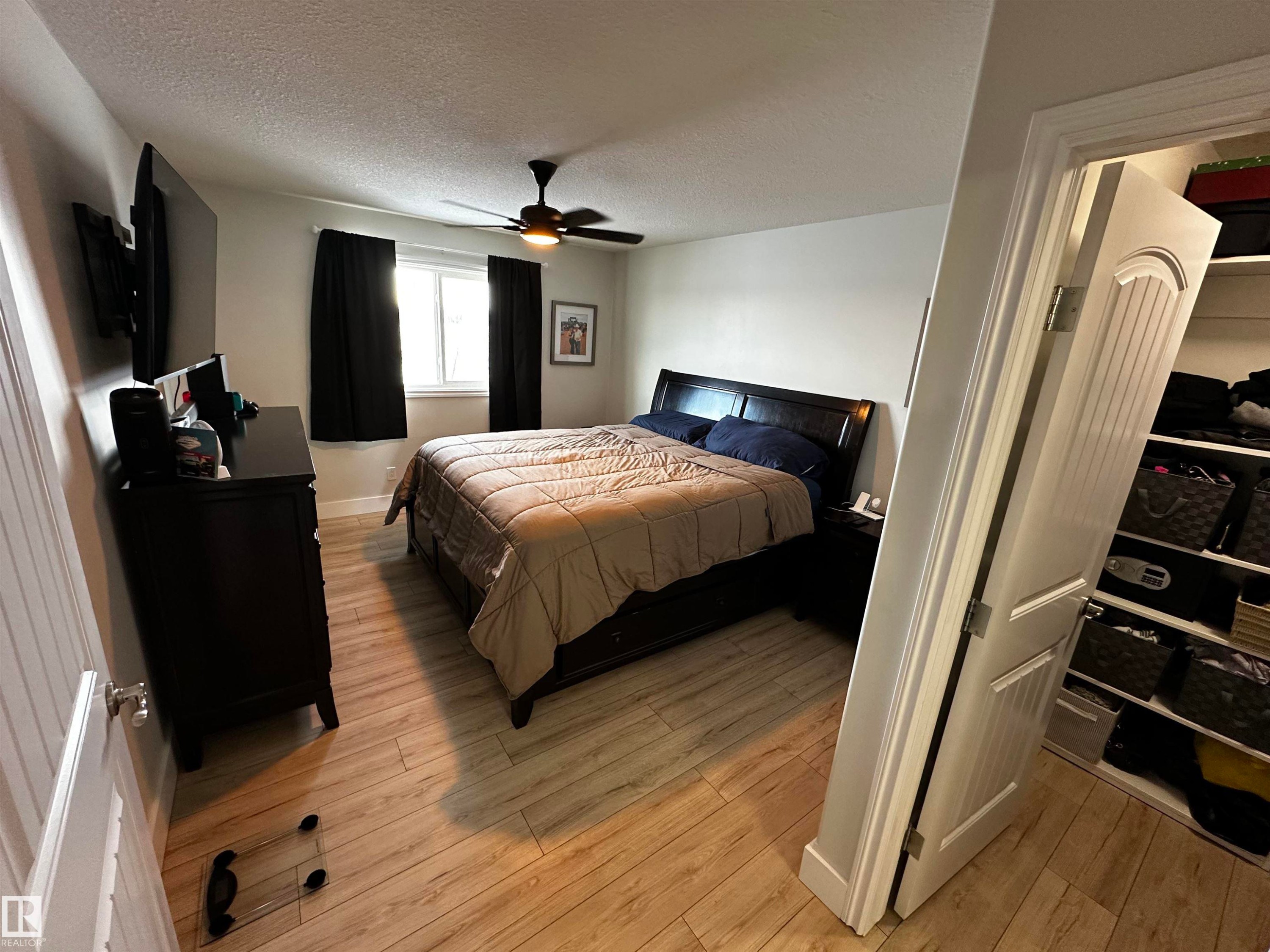 4019 41B Ave, Drayton Valley, AB - Indoor Photo Showing Bedroom