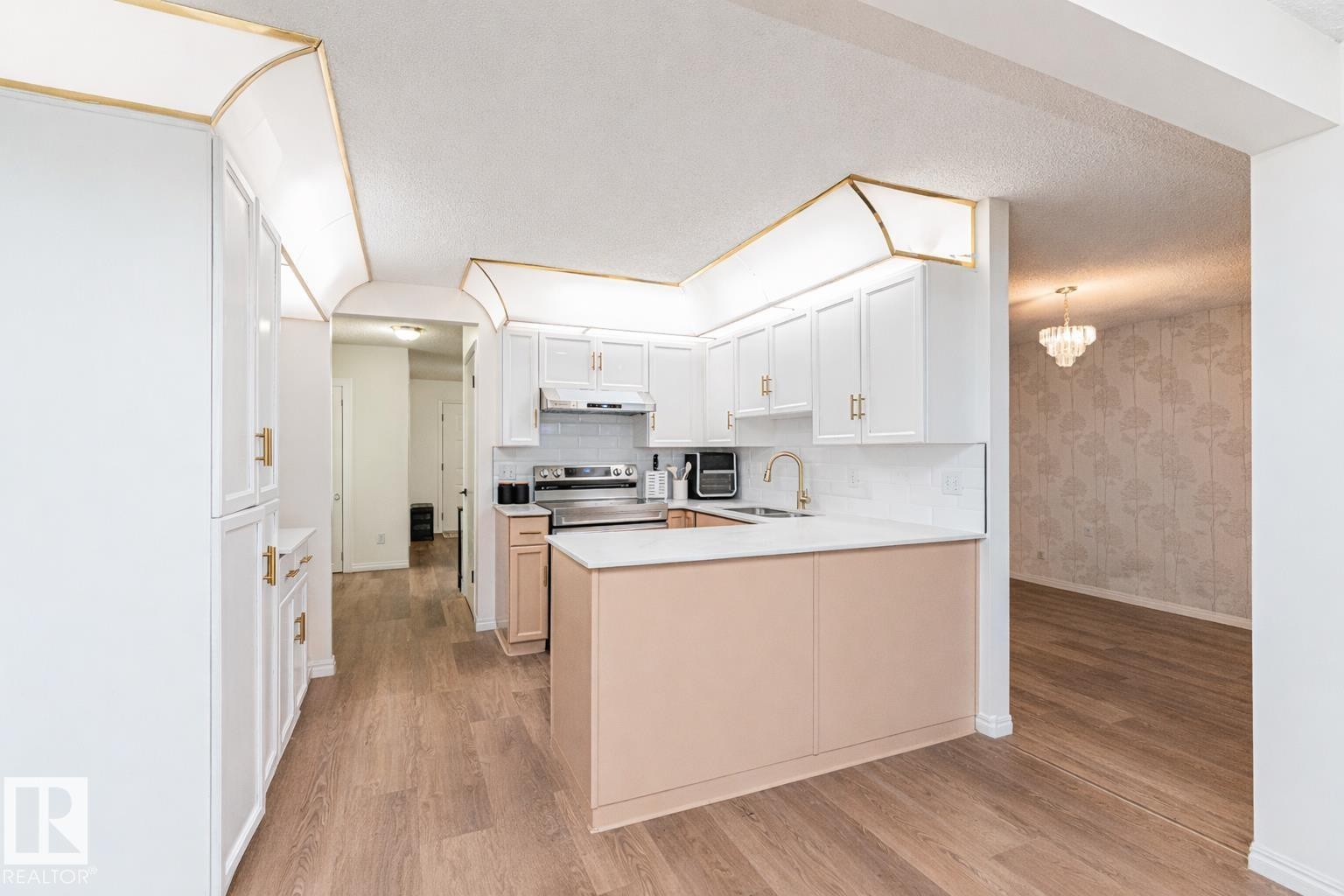 4424 33 Street, Edmonton, AB - Indoor Photo Showing Kitchen