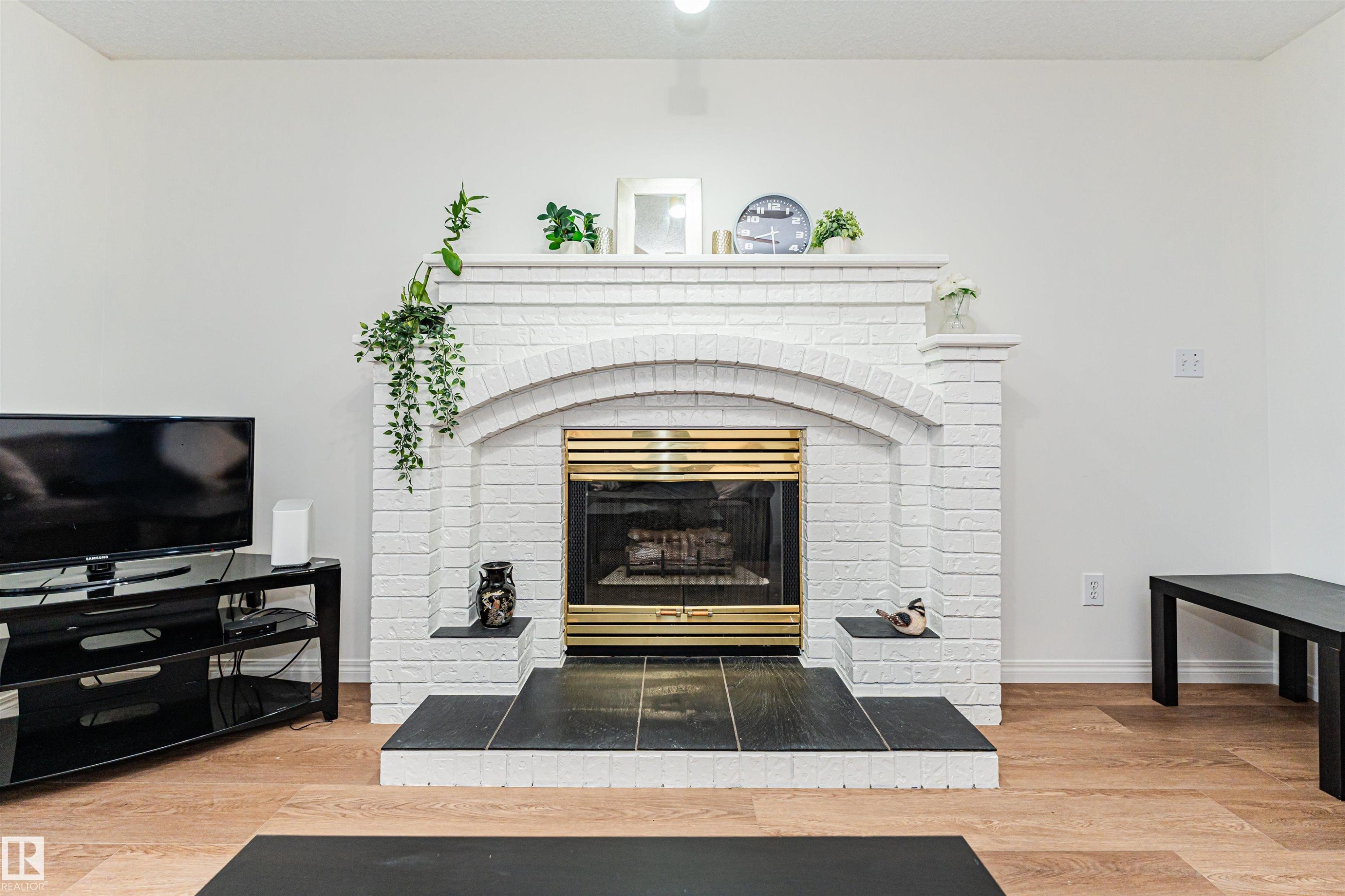 4424 33 Street, Edmonton, AB - Indoor Photo Showing Living Room With Fireplace