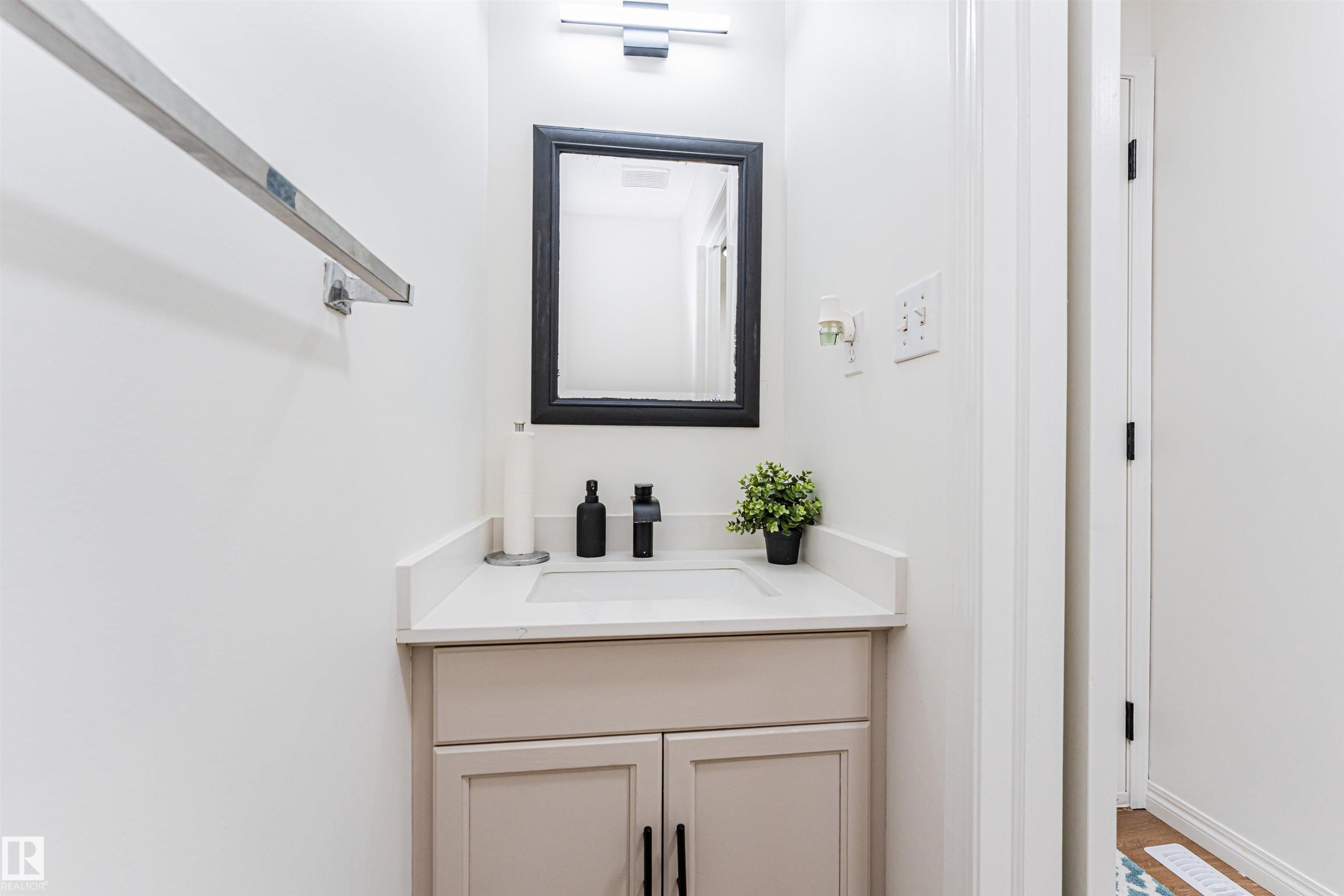 4424 33 Street, Edmonton, AB - Indoor