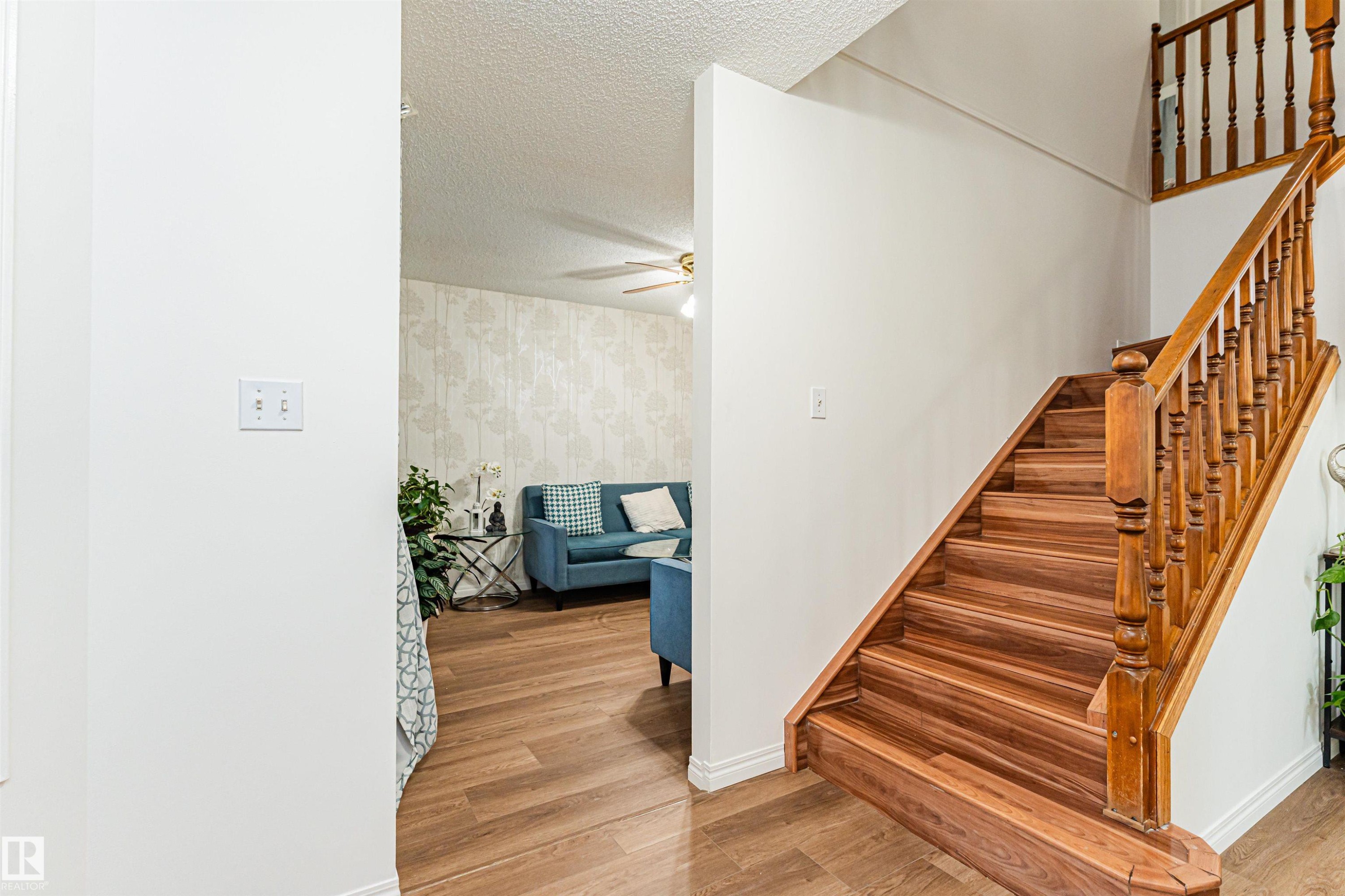 4424 33 Street, Edmonton, AB - Indoor Photo Showing Other Room