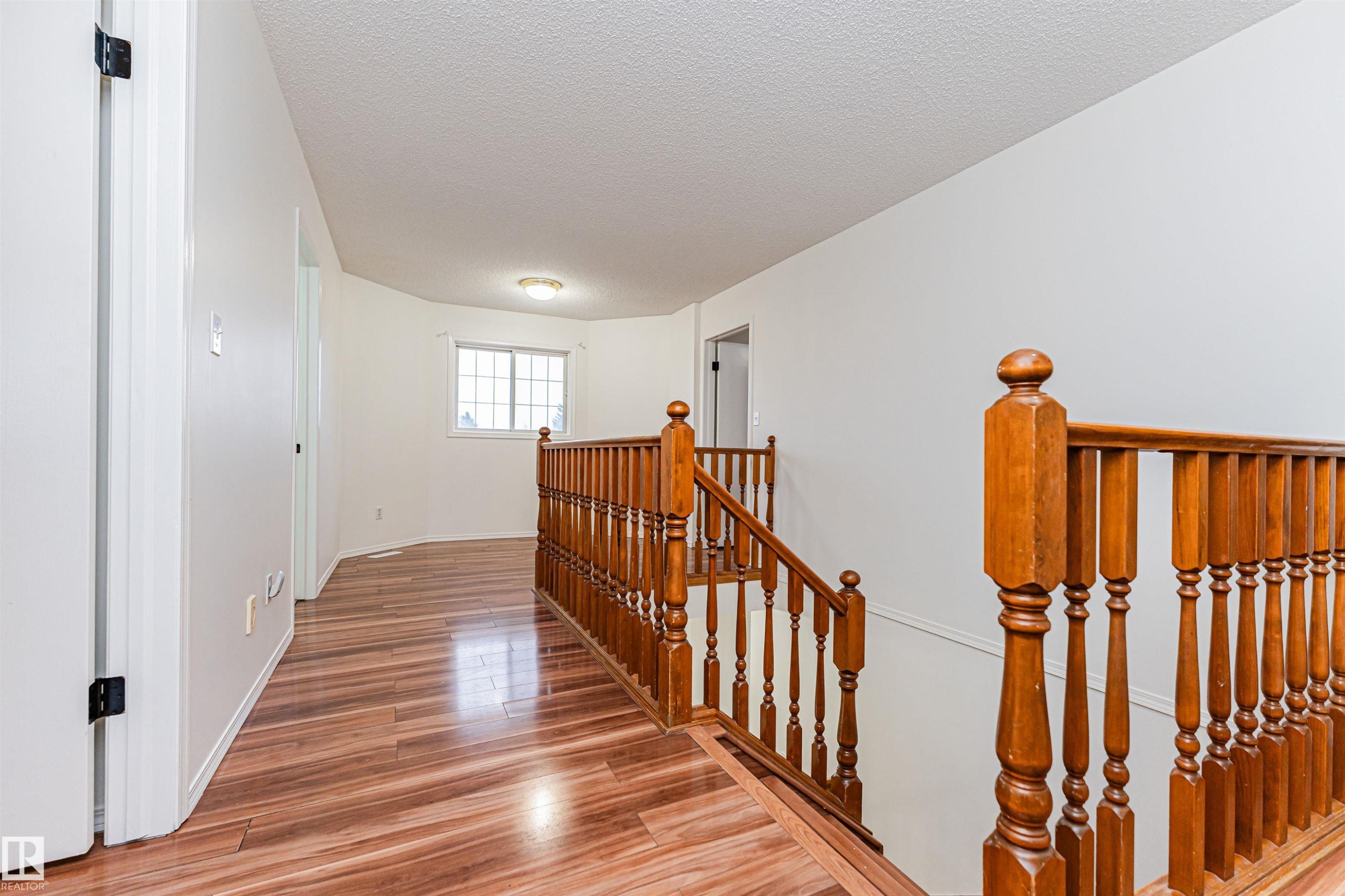 4424 33 Street, Edmonton, AB - Indoor Photo Showing Other Room