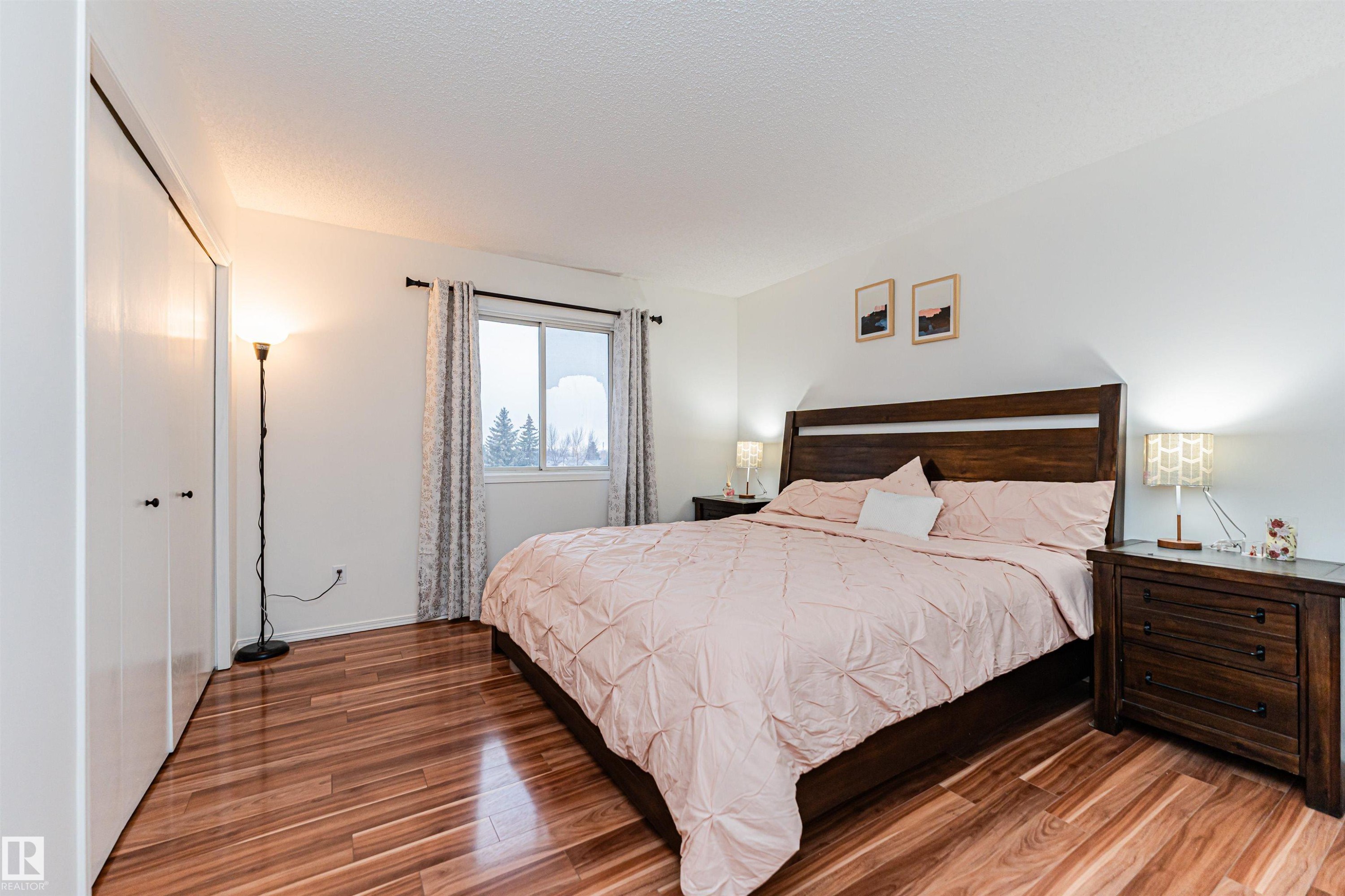 4424 33 Street, Edmonton, AB - Indoor Photo Showing Bedroom
