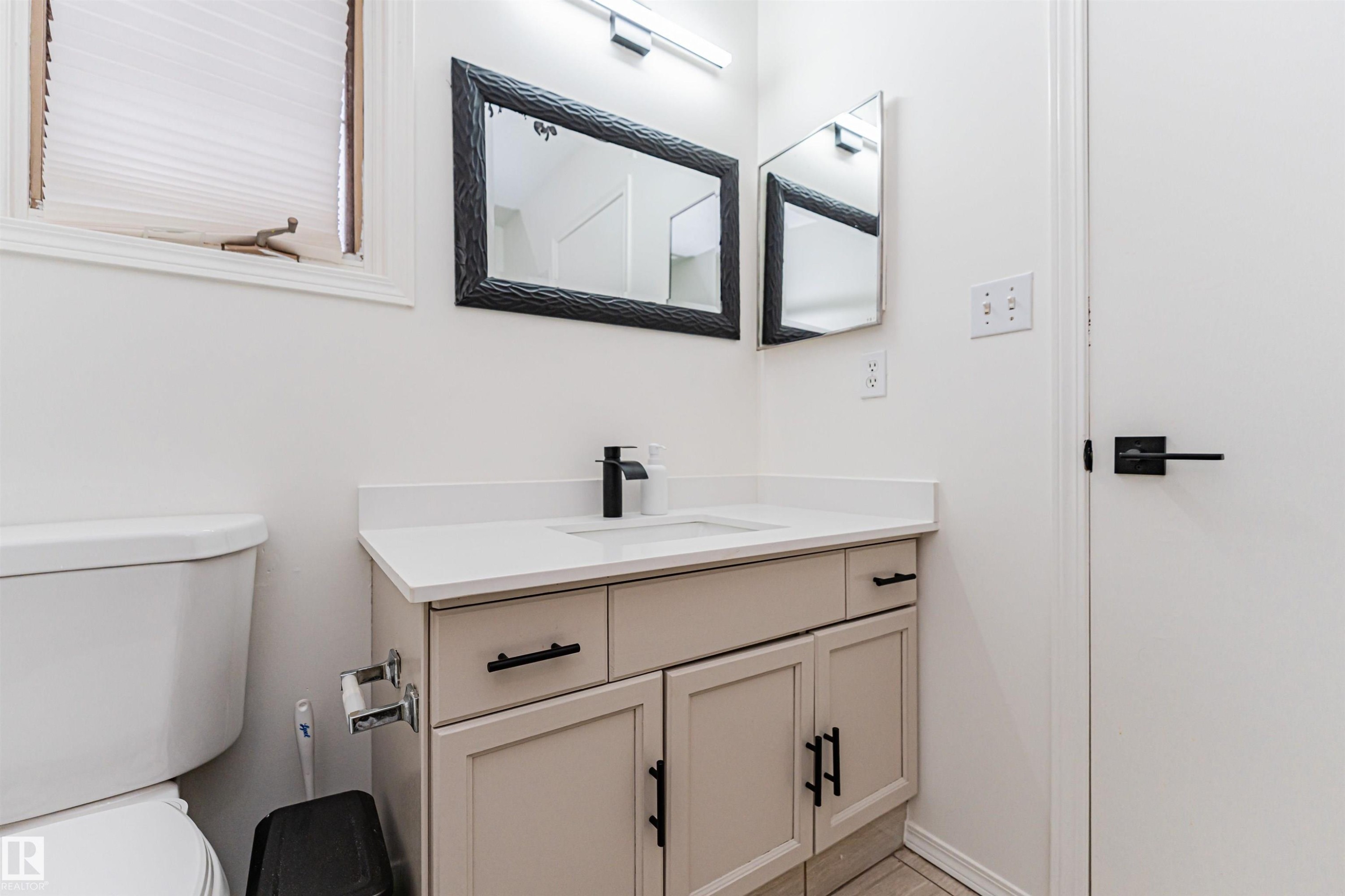 4424 33 Street, Edmonton, AB - Indoor Photo Showing Bathroom