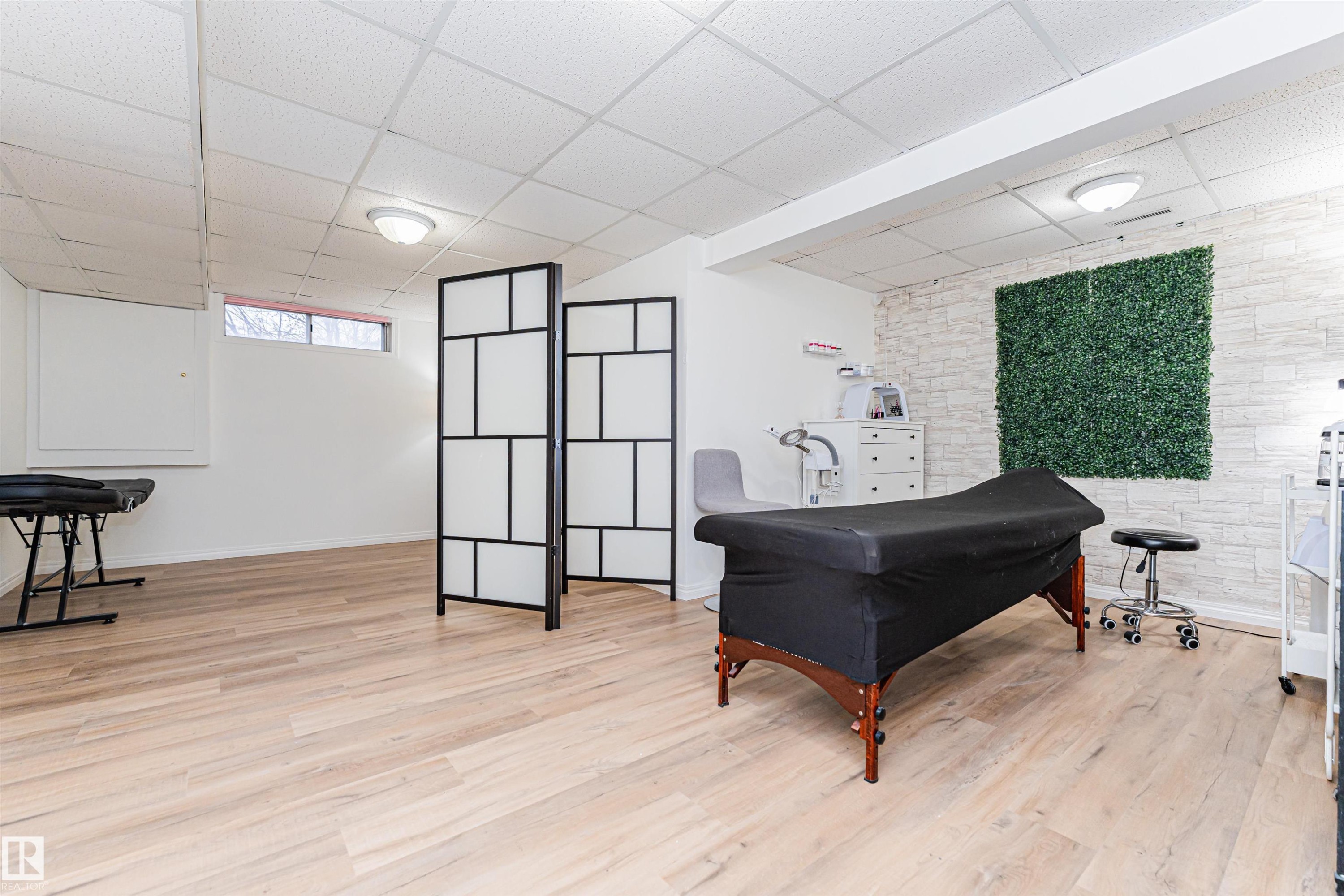 4424 33 Street, Edmonton, AB - Indoor Photo Showing Other Room